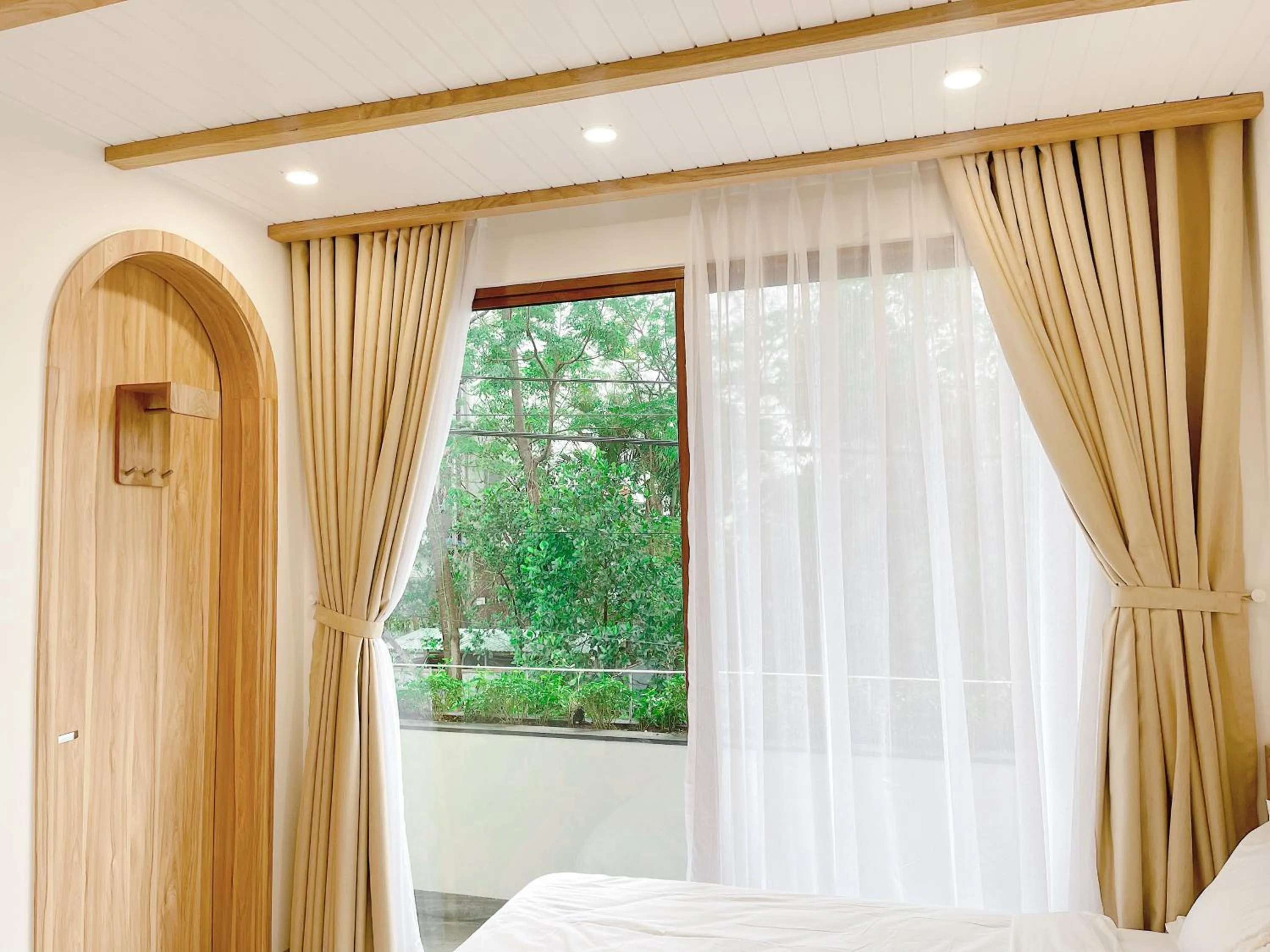 Bed in Baphu Beachwalk Apartment - 5 min walk to My Khe beach