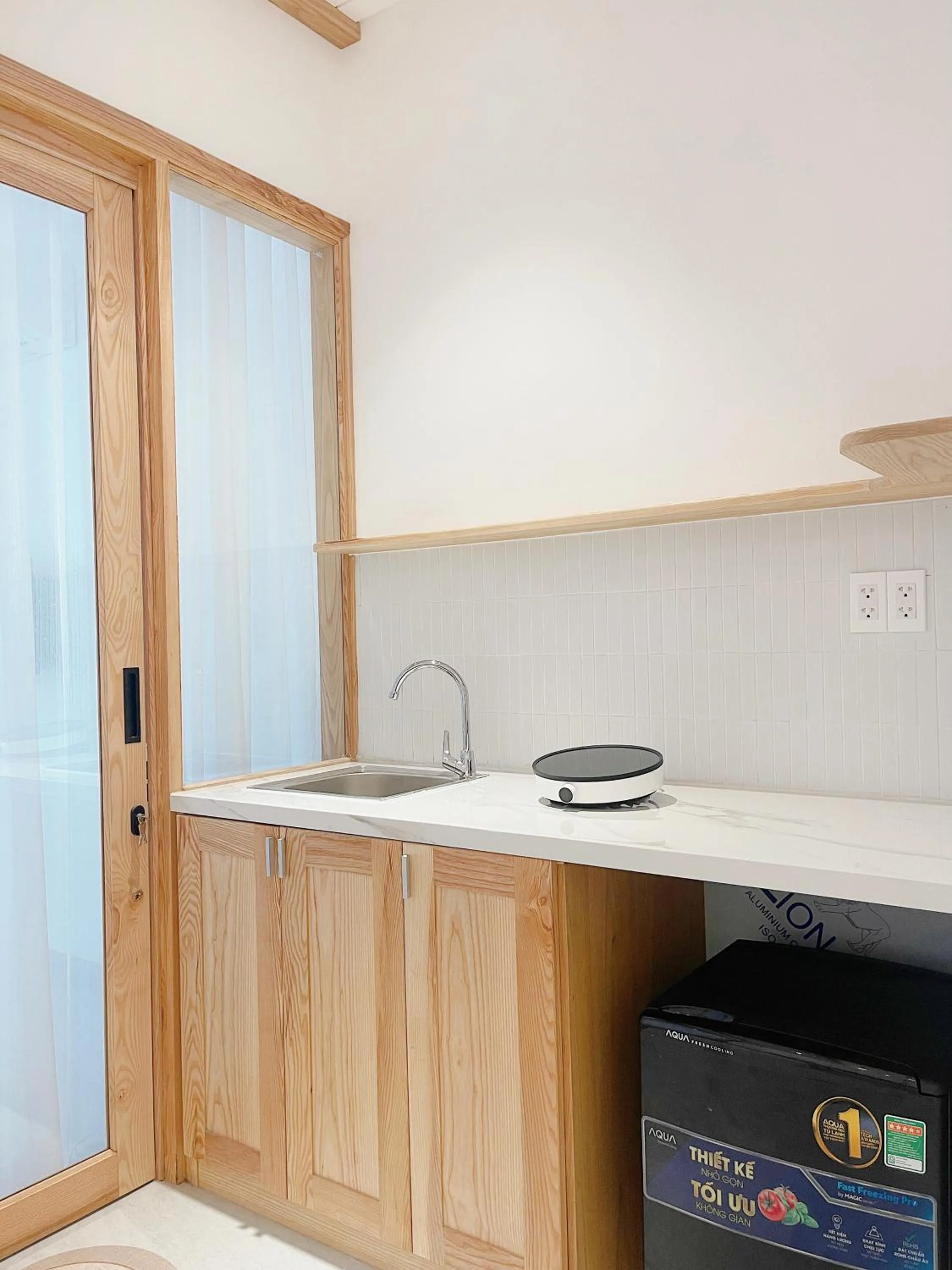 stove in Baphu Beachwalk Apartment - 5 min walk to My Khe beach