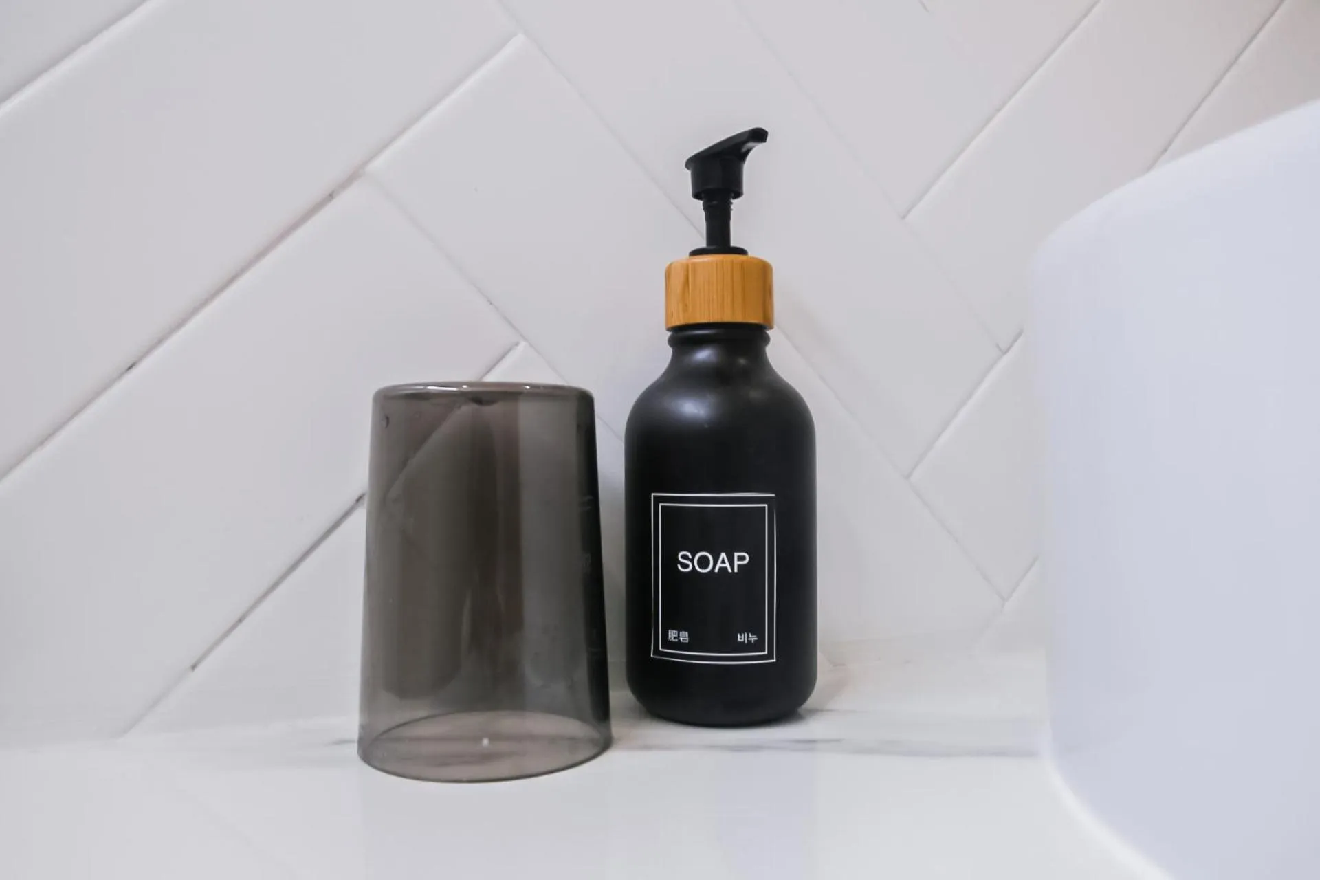 Shower in Baphu Beachwalk Apartment - 5 min walk to My Khe beach