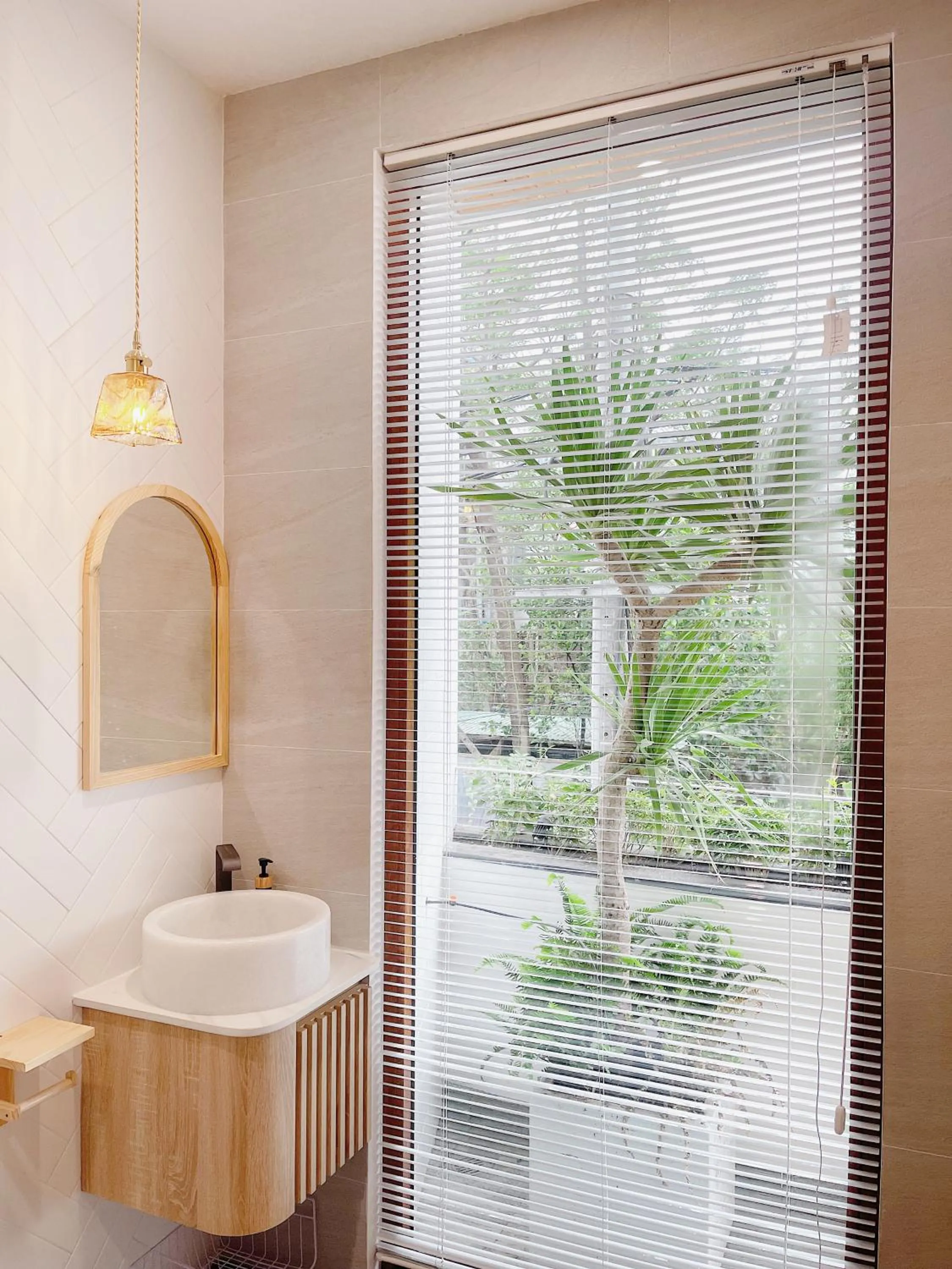 Bathroom in Baphu Beachwalk Apartment - 5 min walk to My Khe beach