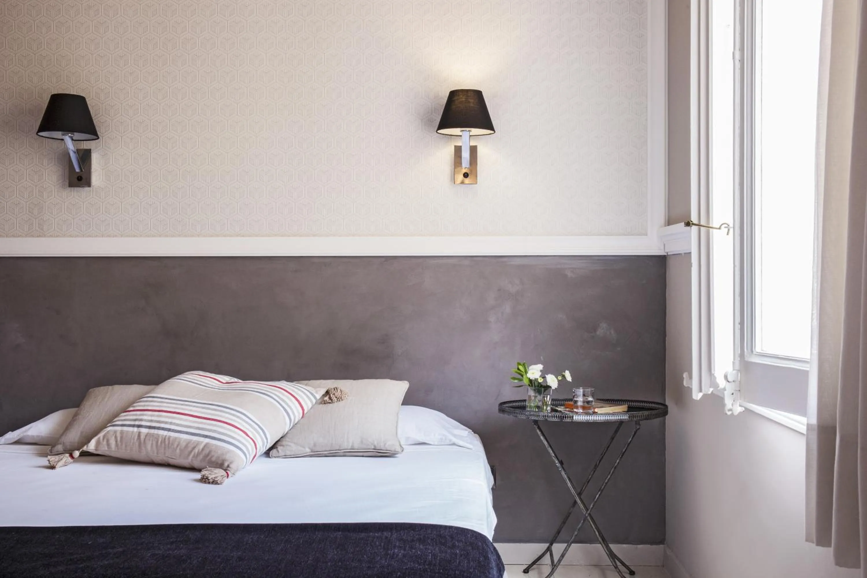 Photo of the whole room, Bed in AinB B&B Eixample-Muntaner