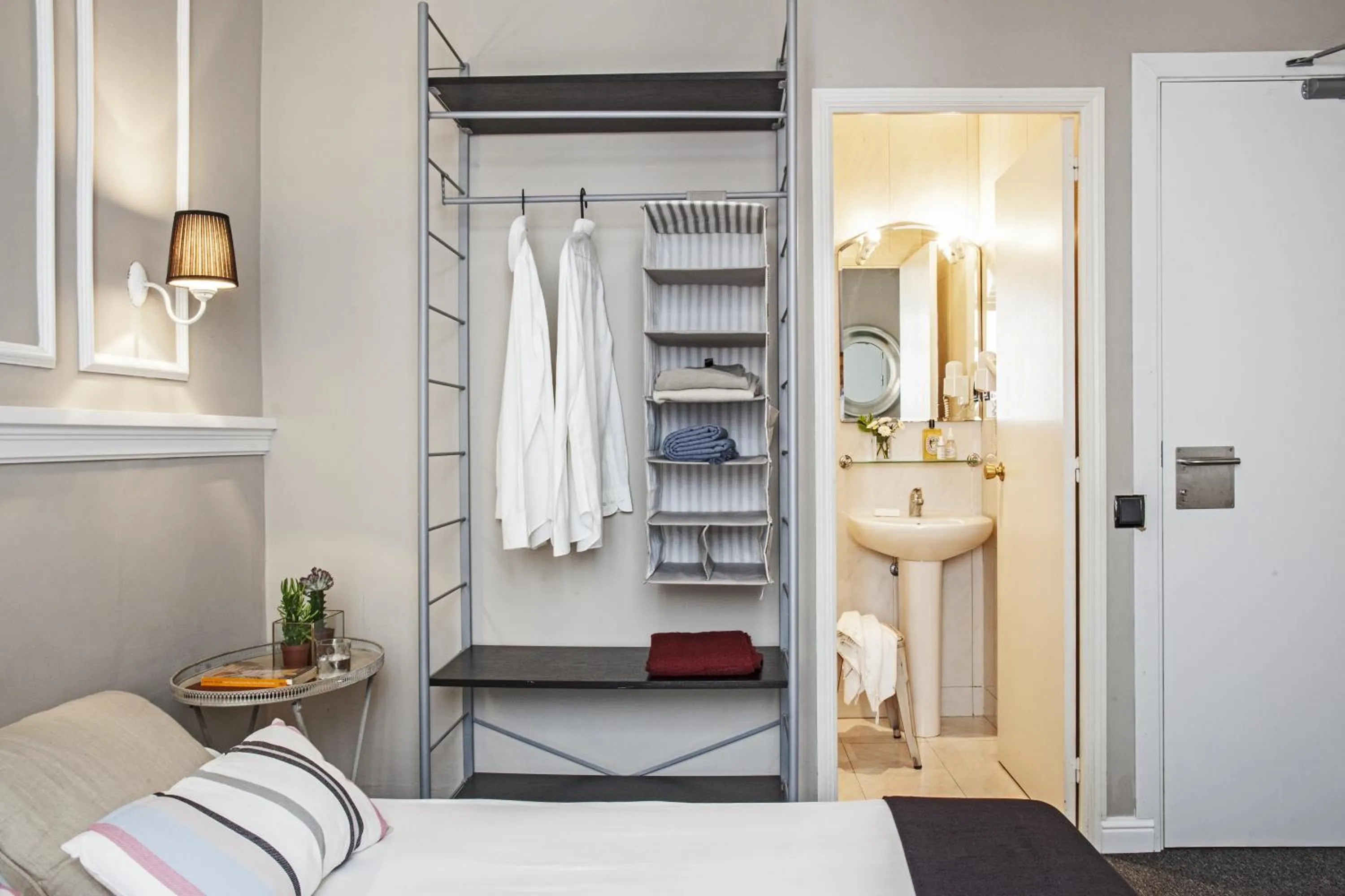 Photo of the whole room, Bed in AinB B&B Eixample-Muntaner