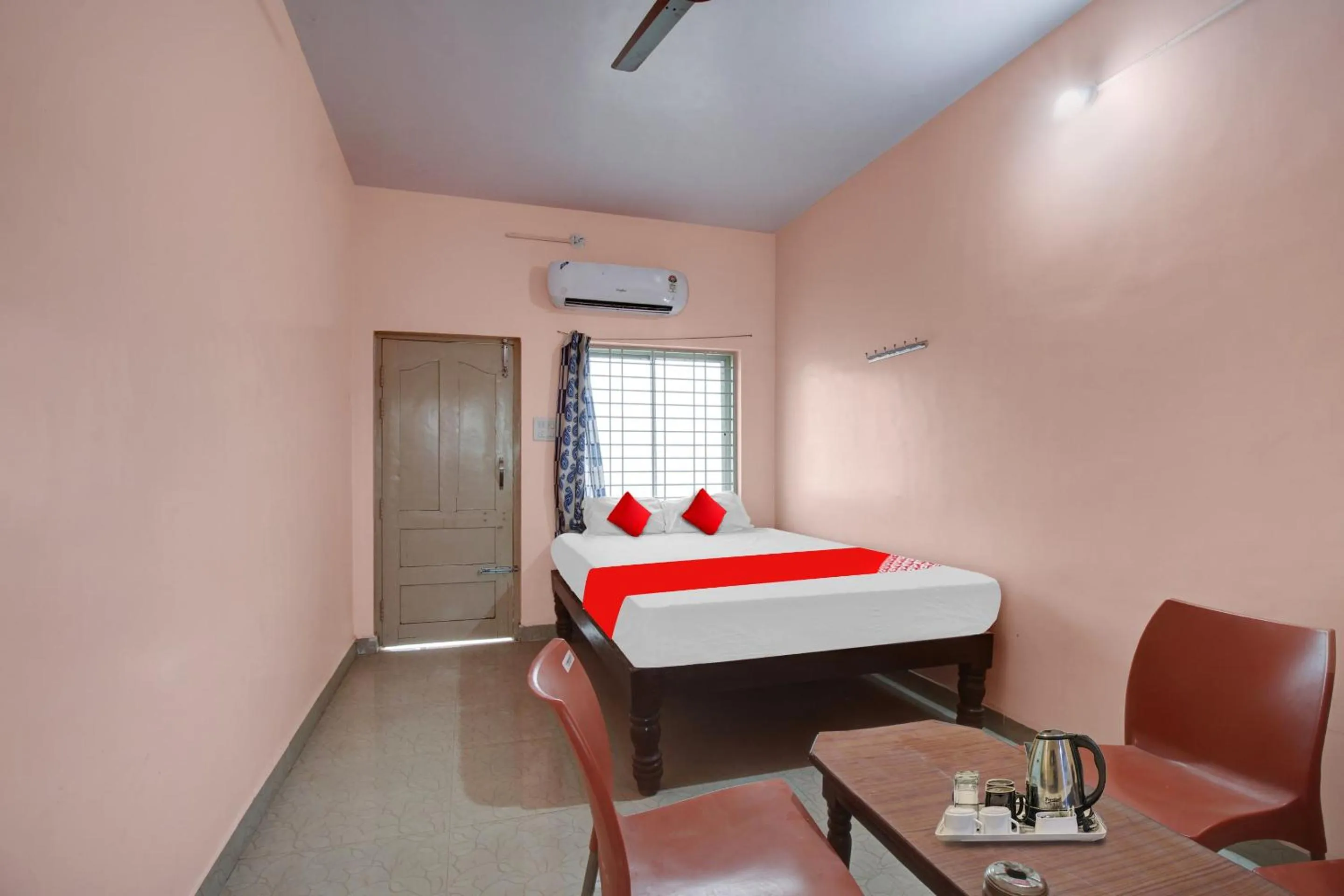 Bedroom, Bed in Hotel O New Mayuri Lodge