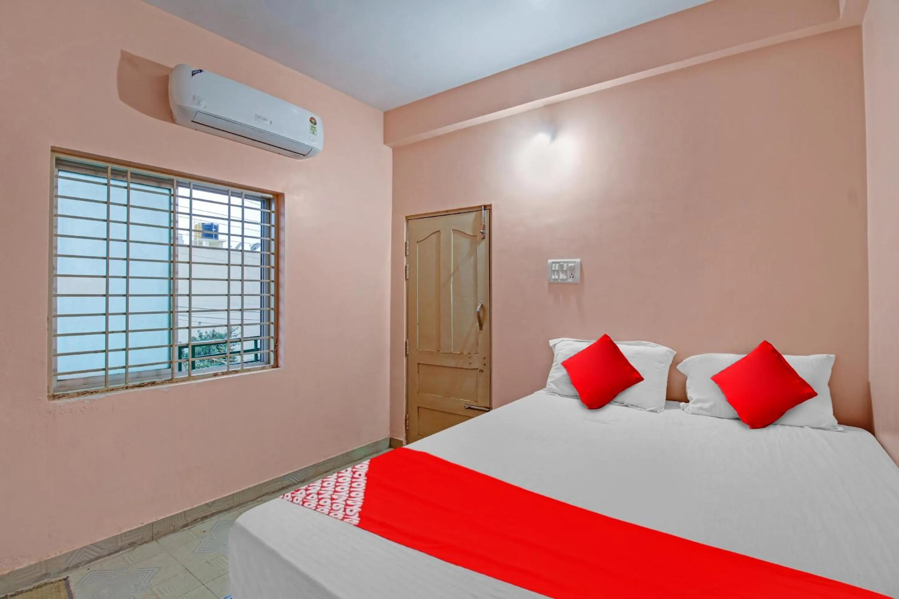 Bedroom, Bed in Hotel O New Mayuri Lodge