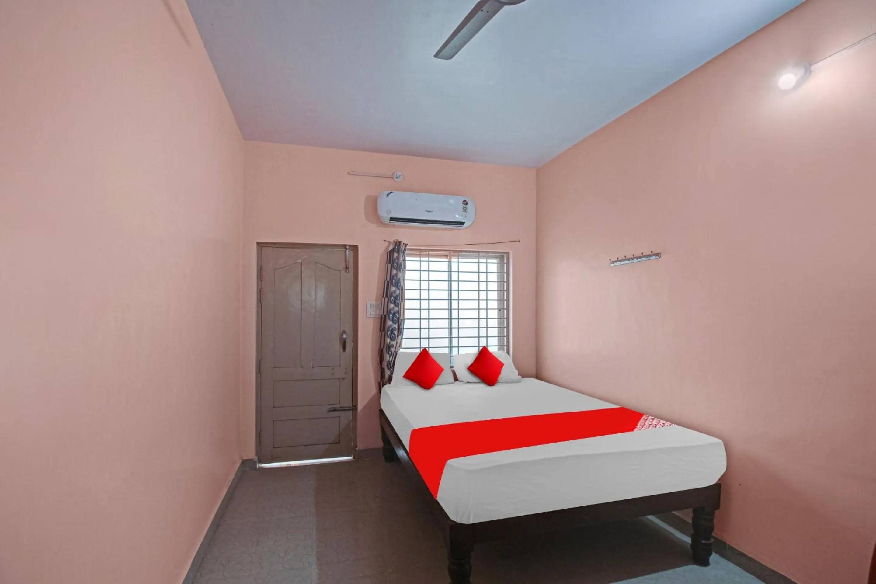 Bedroom, Bed in Hotel O New Mayuri Lodge