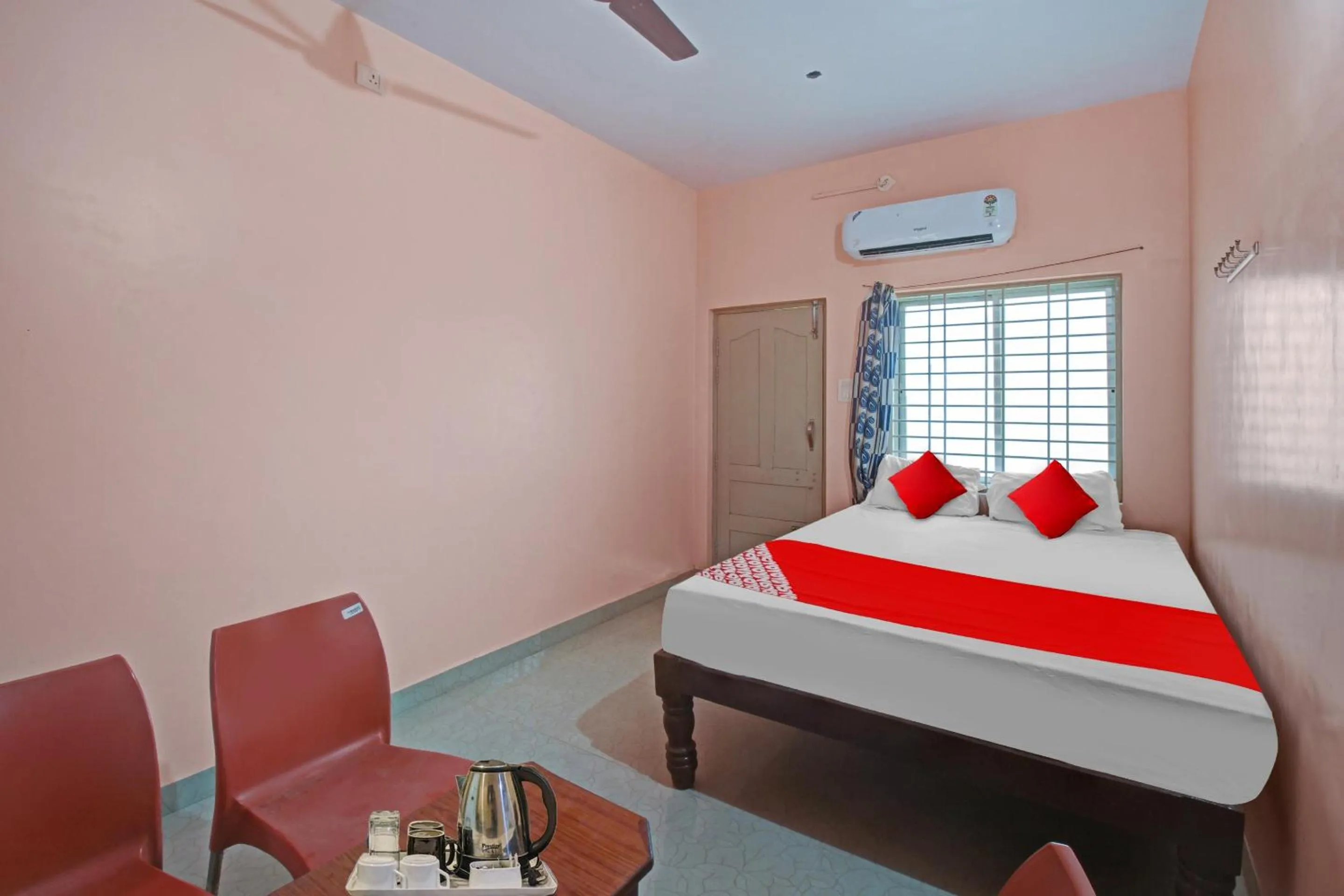 Bedroom, Bed in Hotel O New Mayuri Lodge