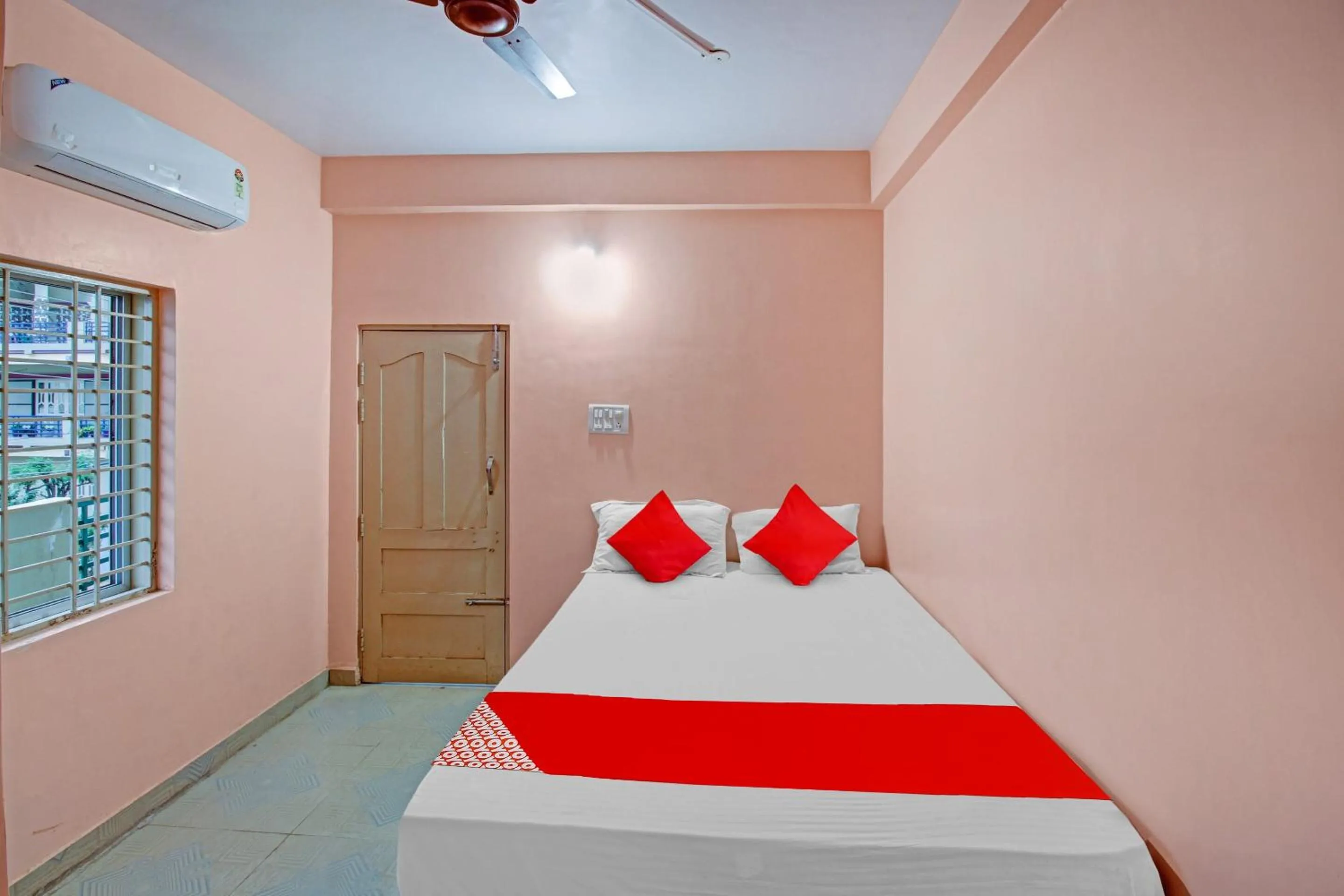 Bedroom, Bed in Hotel O New Mayuri Lodge