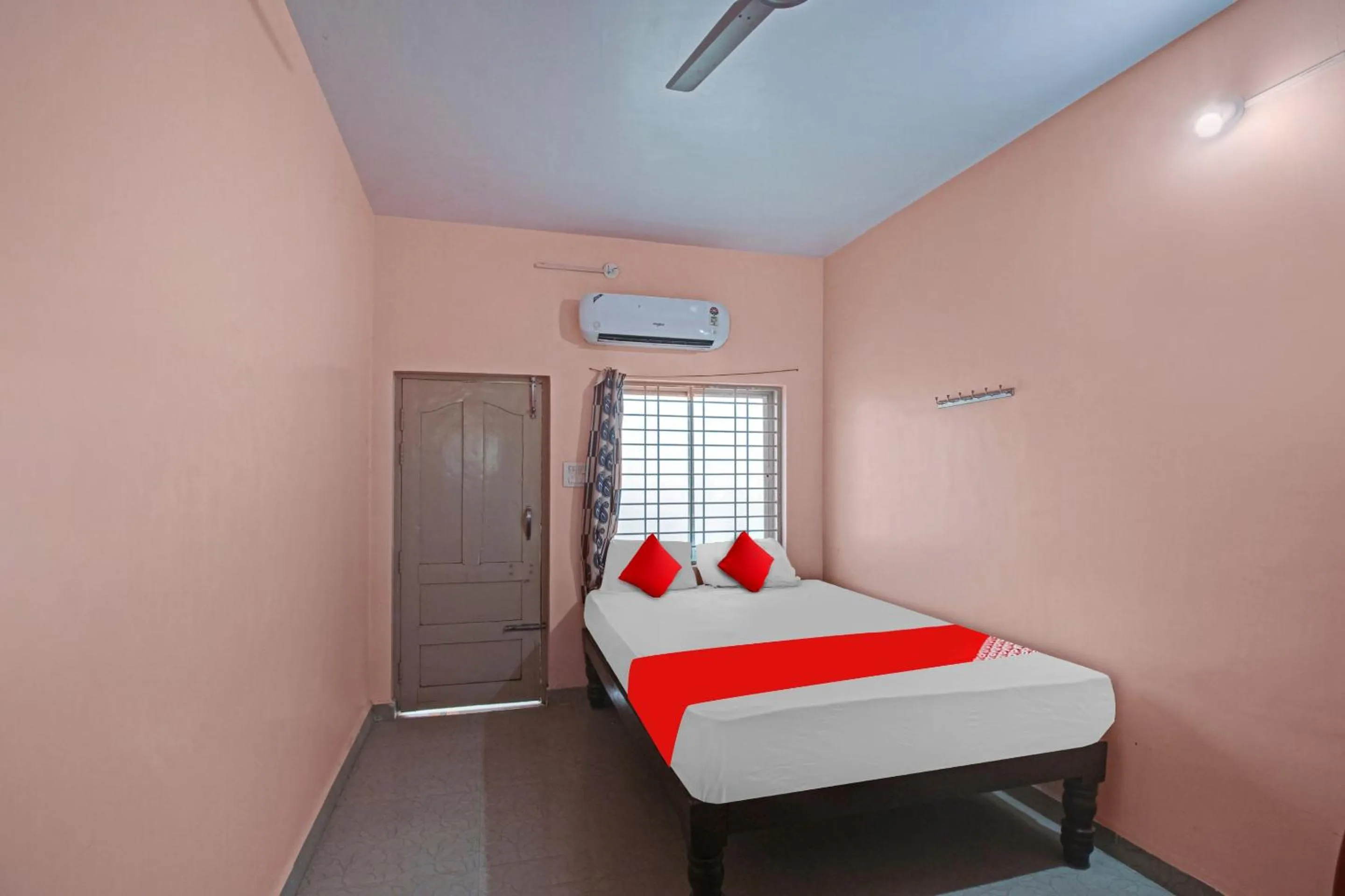 Bedroom, Bed in Hotel O New Mayuri Lodge