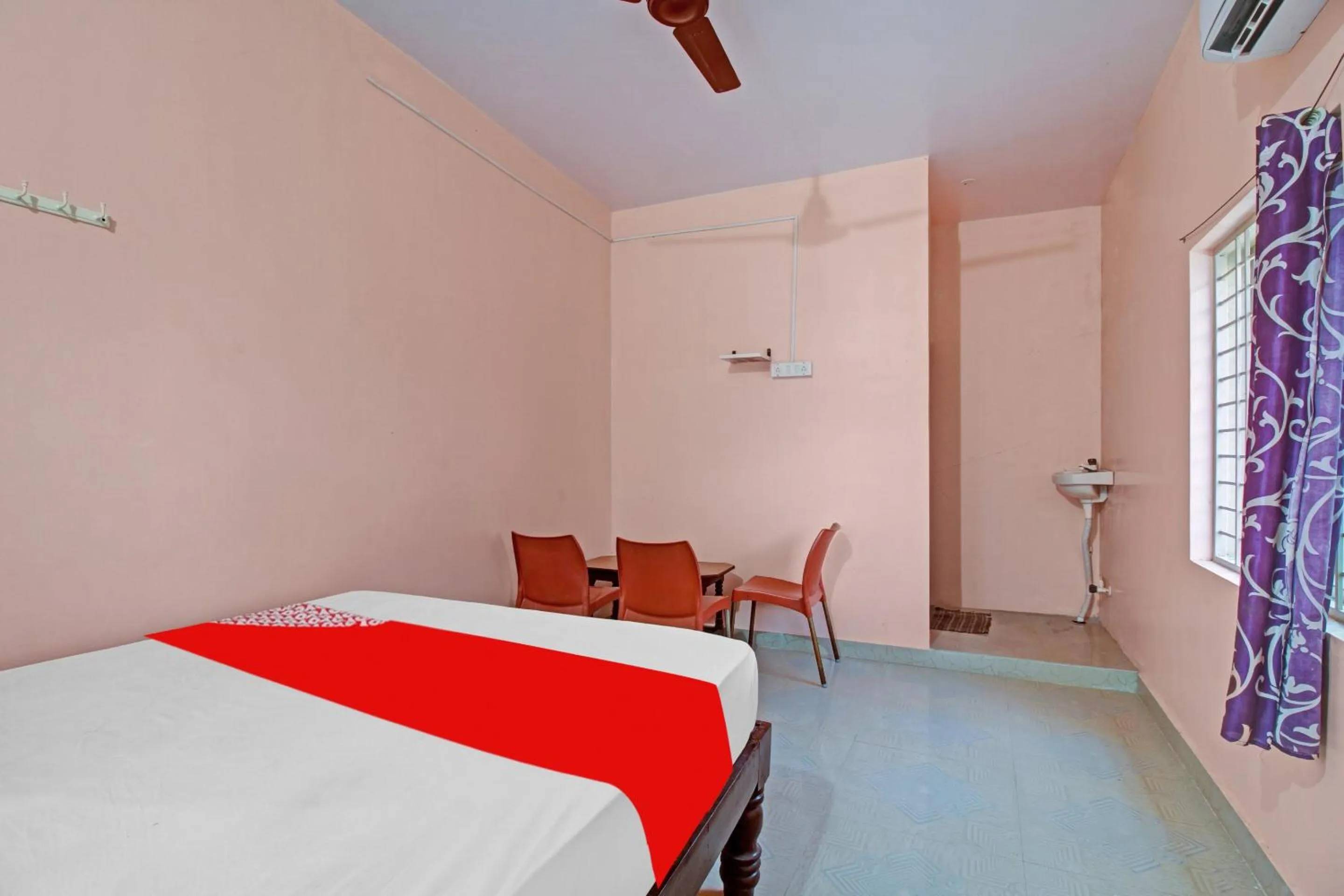 Bedroom, Bed in Hotel O New Mayuri Lodge