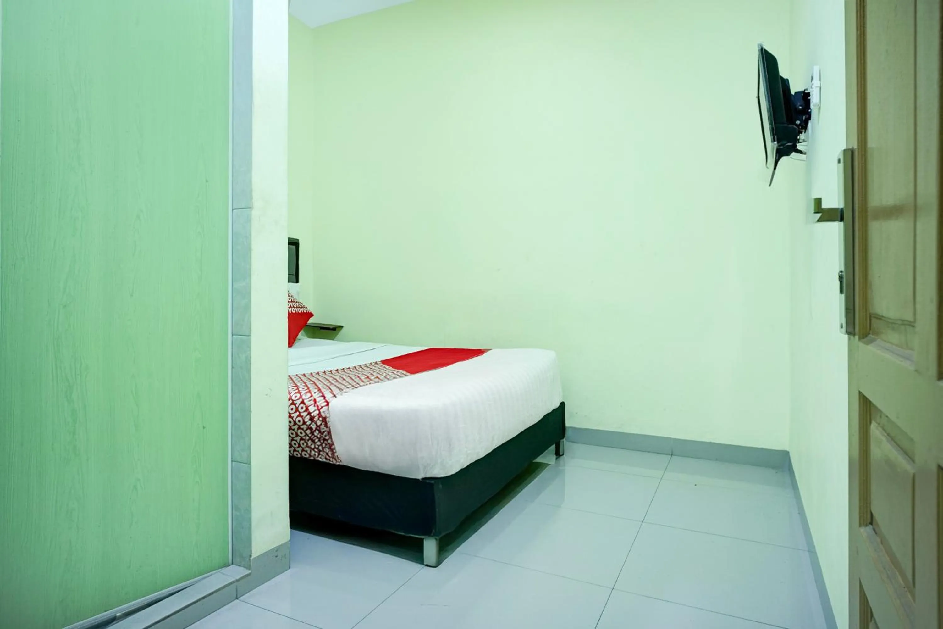 Bedroom, Bed in Hotel O Parapat Near Dermaga Ajibata Formerly Pudan Residence 2