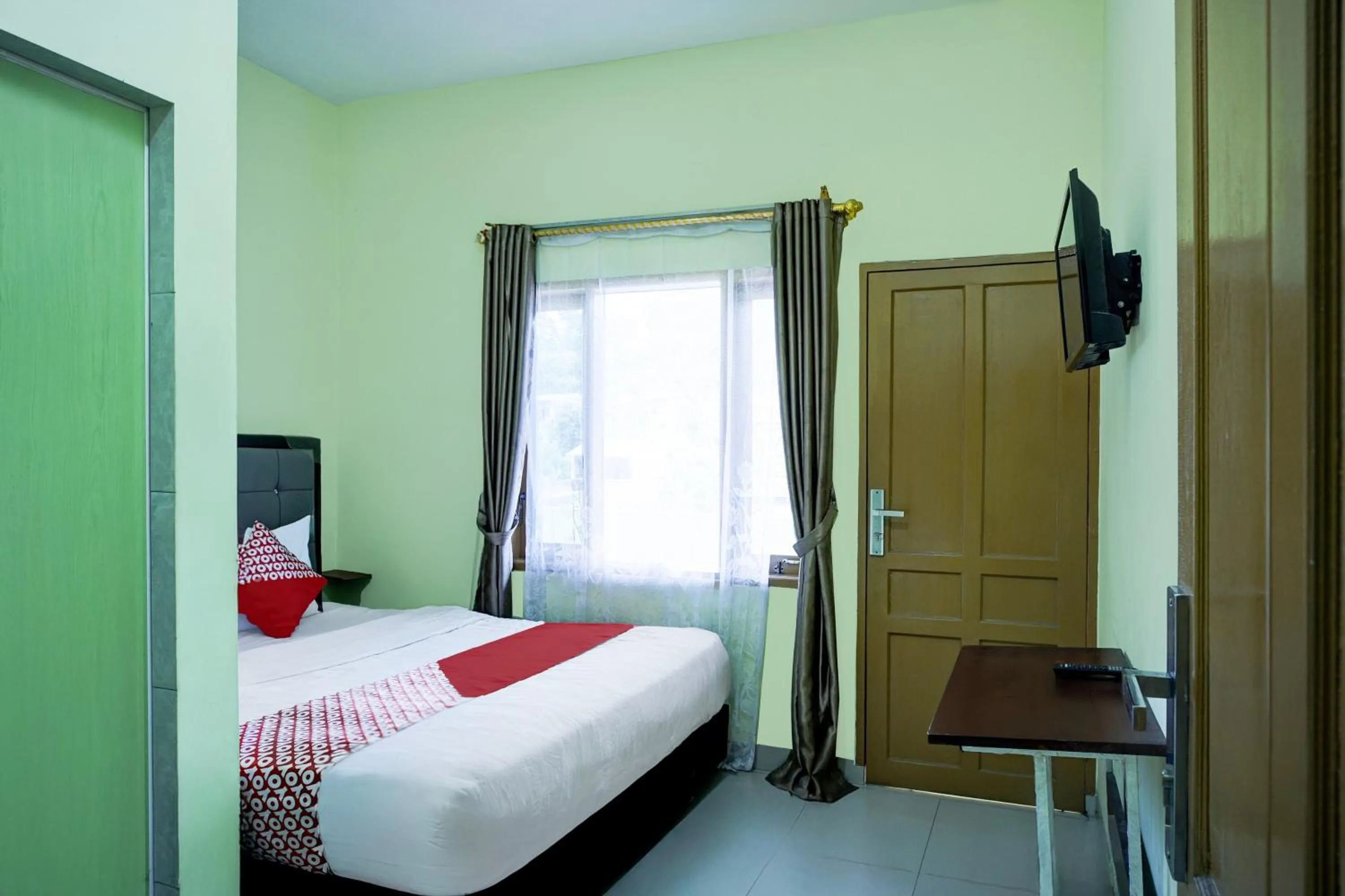 Bedroom, Bed in Hotel O Parapat Near Dermaga Ajibata Formerly Pudan Residence 2