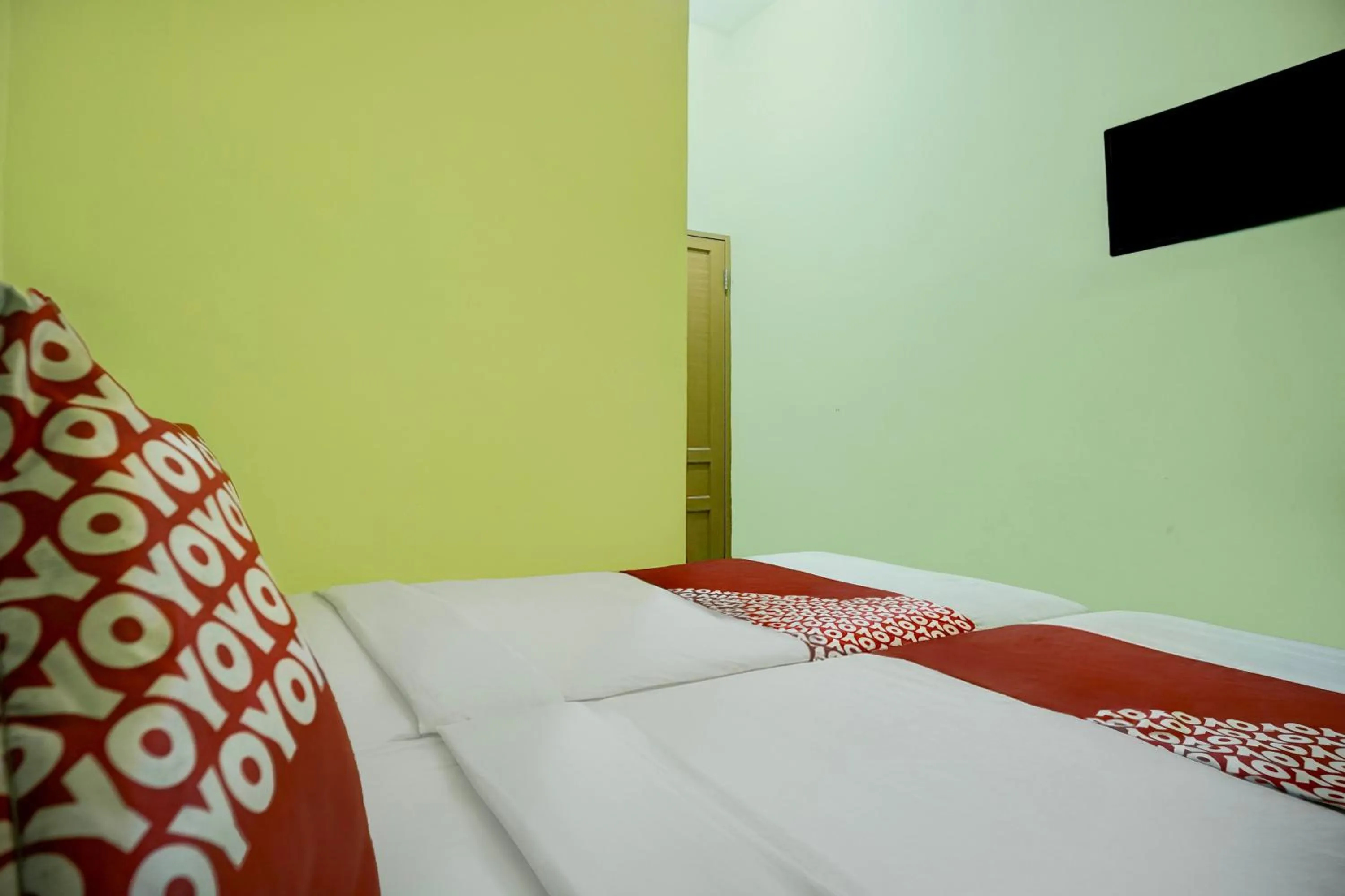 Bedroom, Bed in Hotel O Parapat Near Dermaga Ajibata Formerly Pudan Residence 2