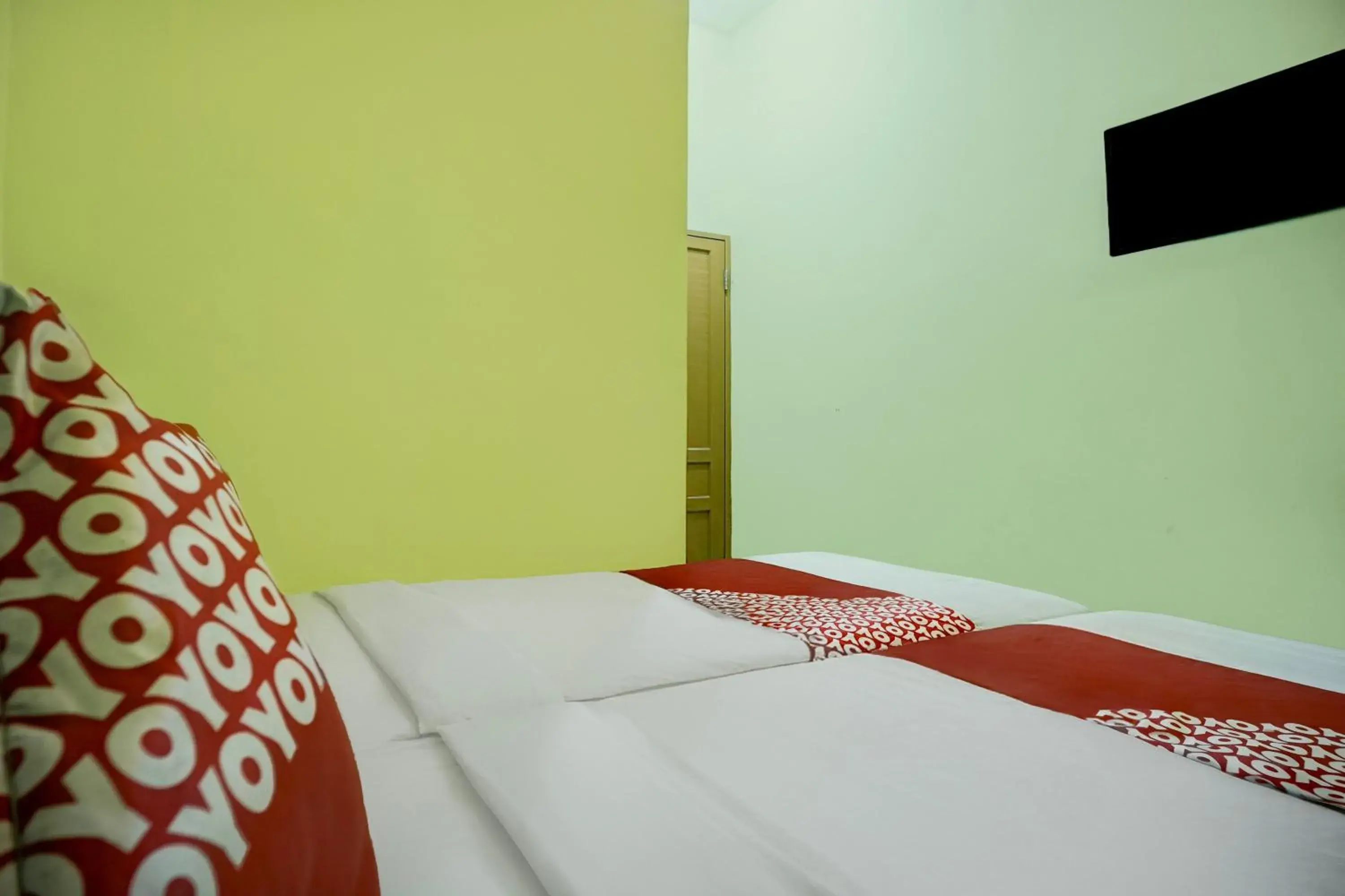 Standard Twin Room in Hotel O Parapat Near Dermaga Ajibata Formerly Pudan Residence 2 Standard Twin Room in Hotel O Parapat Near Dermaga Ajibata Formerly Pudan Residence 2