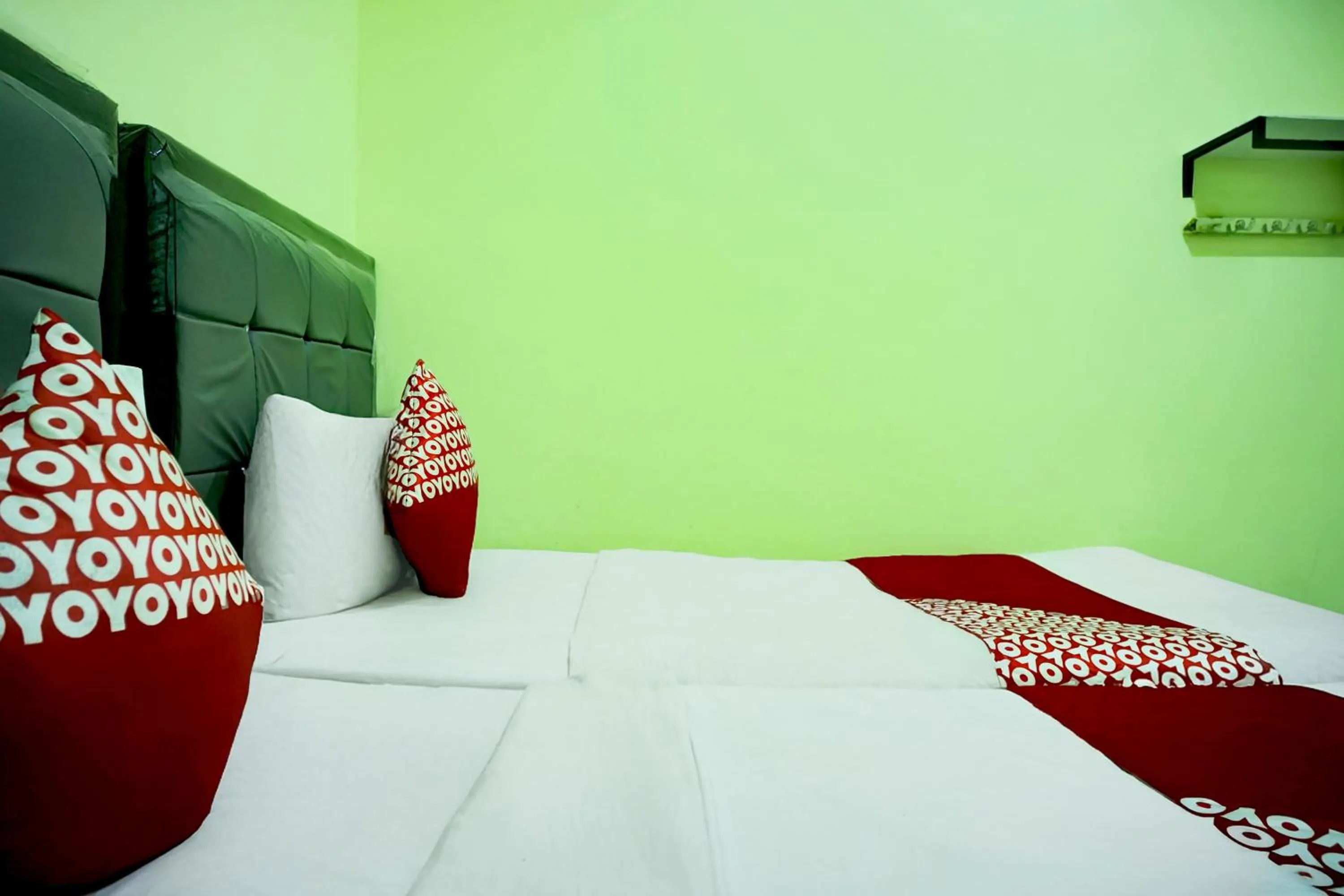 Bedroom, Bed in Hotel O Parapat Near Dermaga Ajibata Formerly Pudan Residence 2