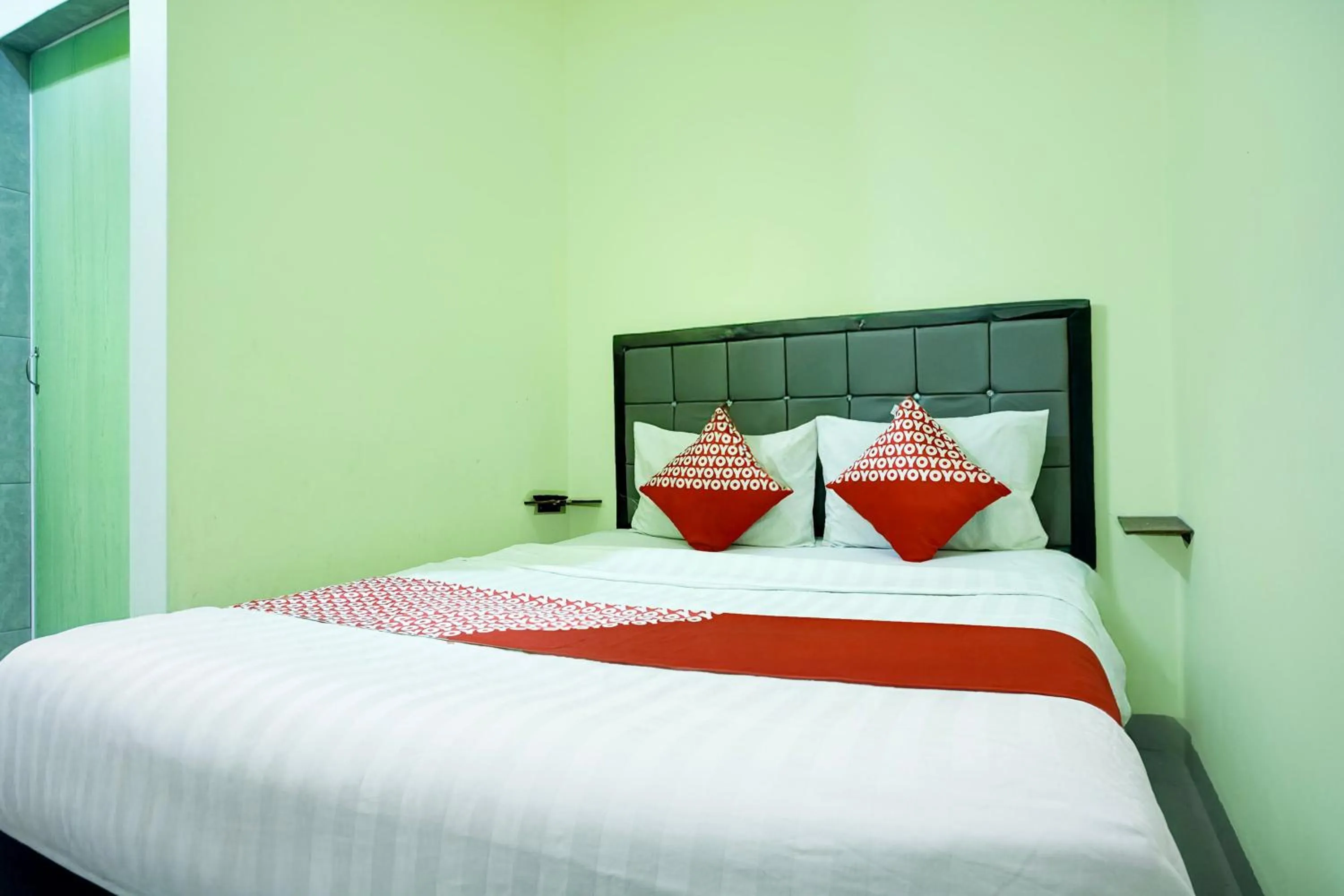 Bedroom, Bed in Hotel O Parapat Near Dermaga Ajibata Formerly Pudan Residence 2