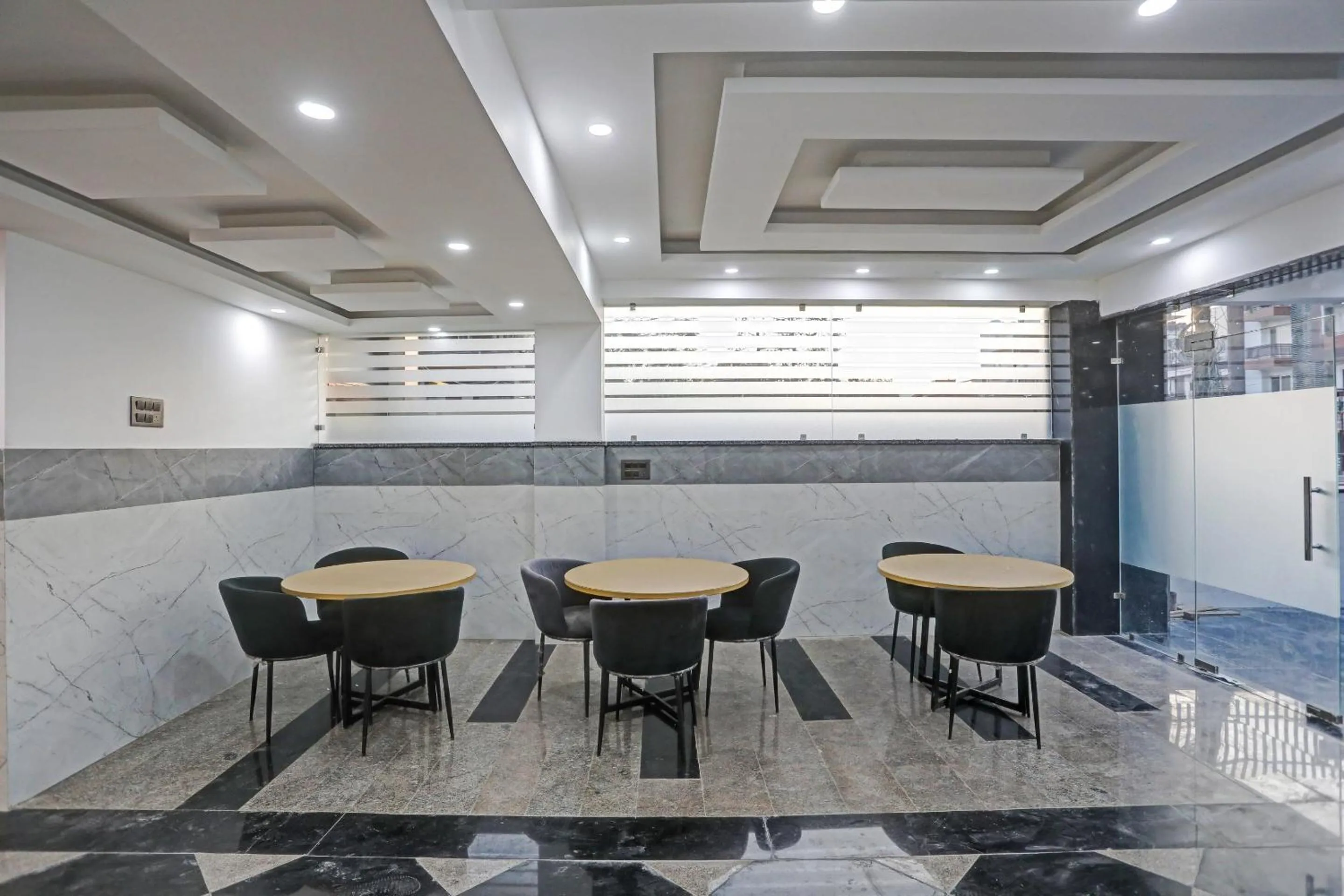 Dining area in Super Townhouse Xanthe - Boutique Hotel