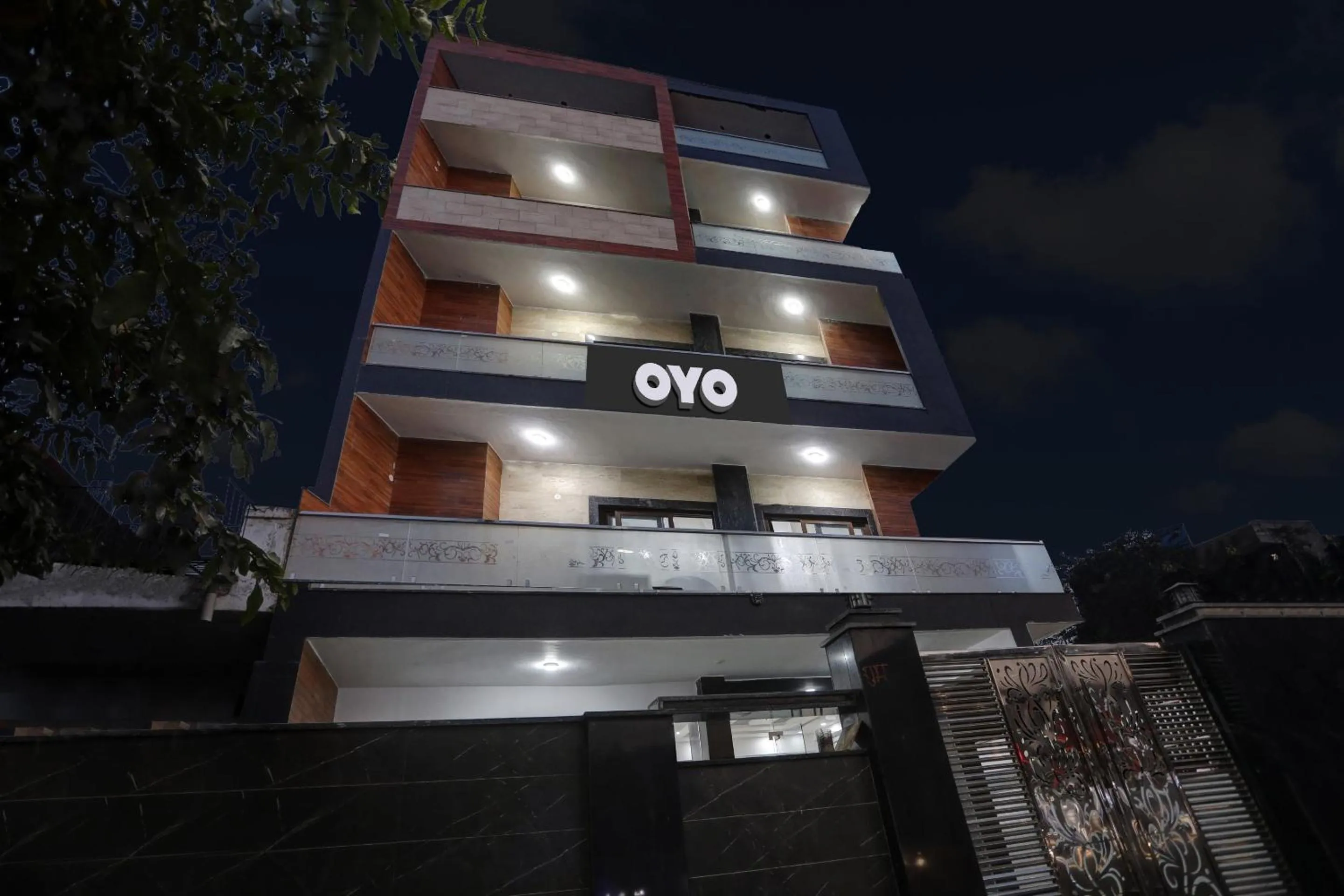 Facade/entrance in Super Townhouse Xanthe - Boutique Hotel