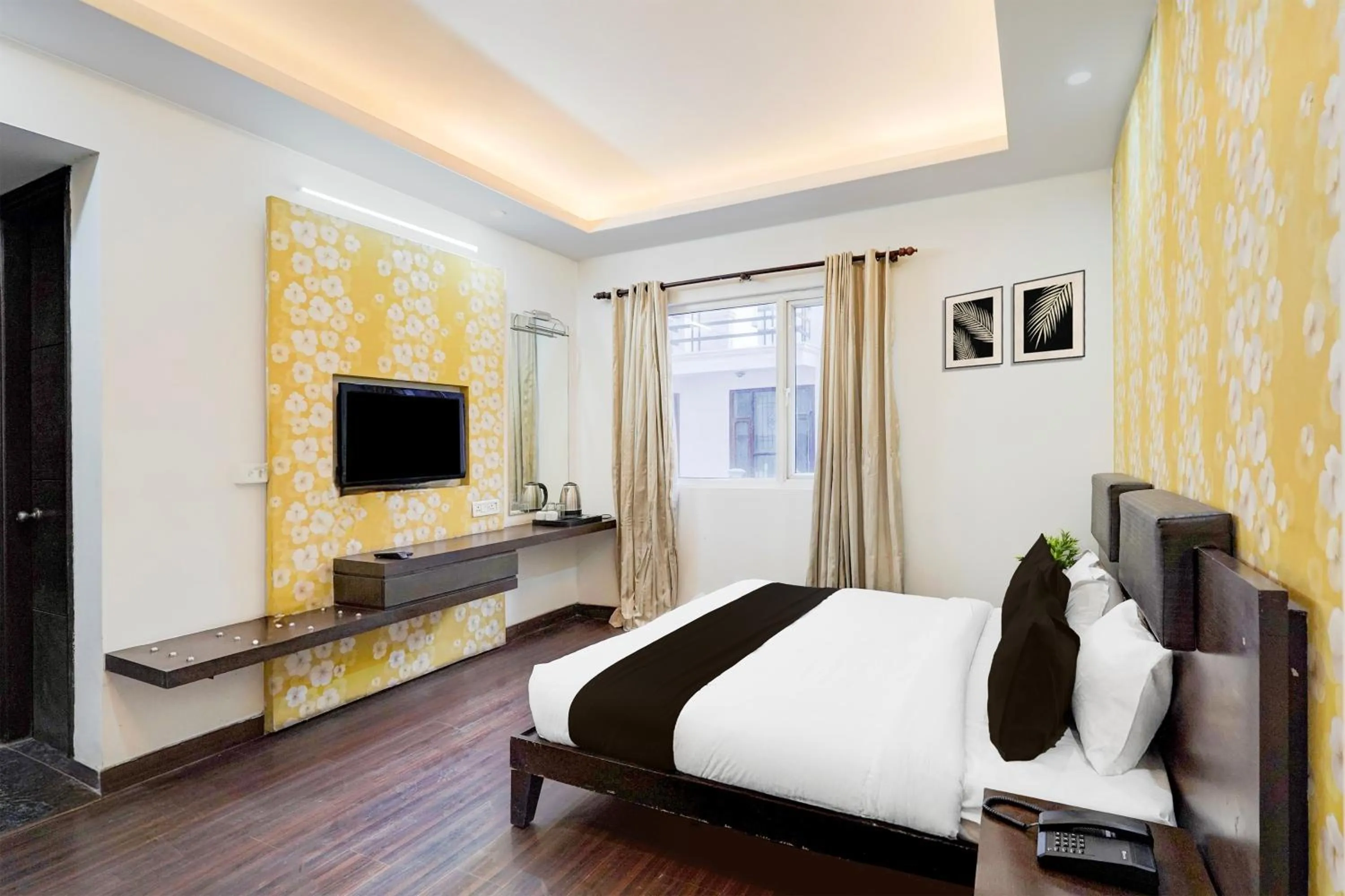 Bedroom, Bed in Super Townhouse Sector 51 Noida Near Metro Station
