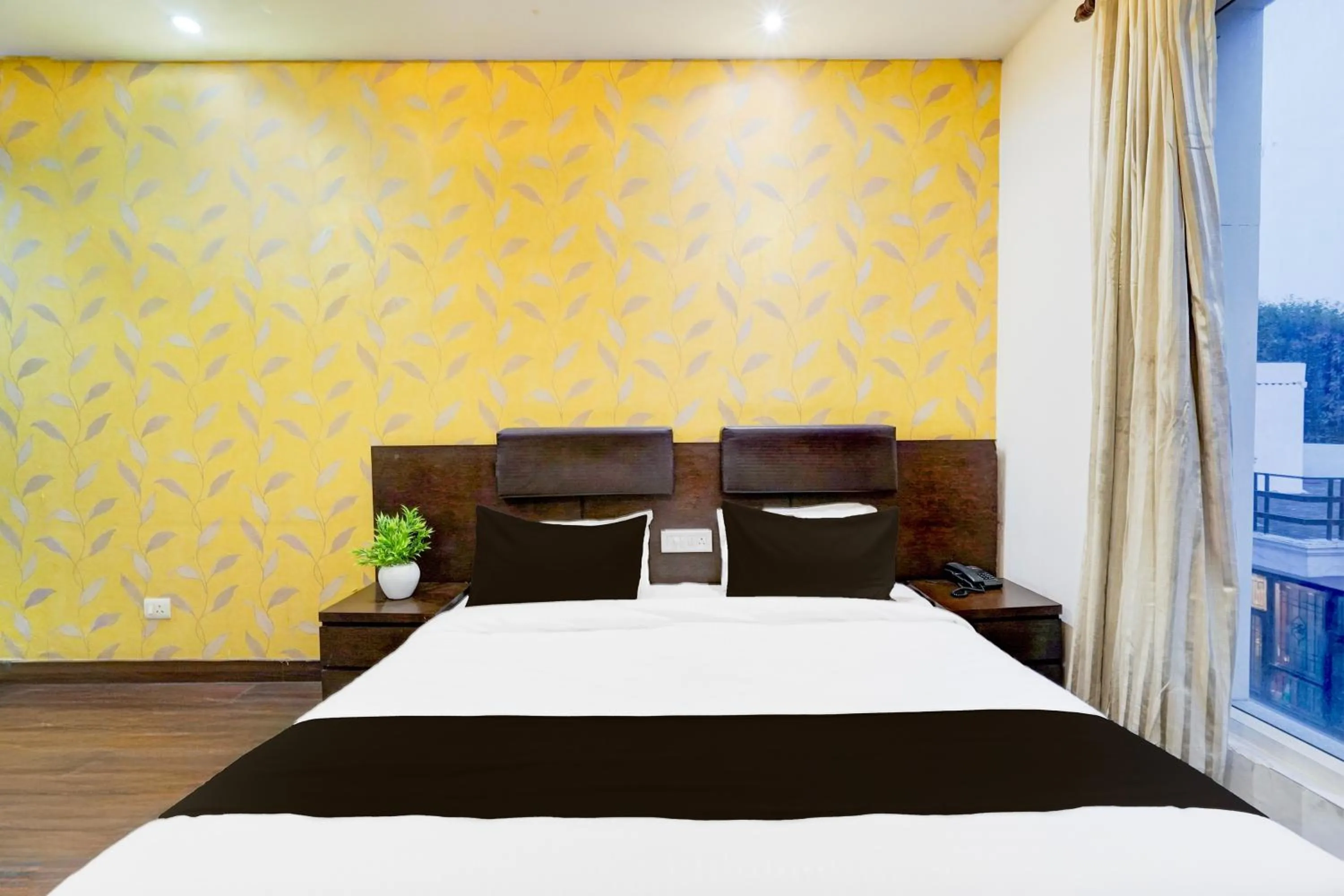 Bedroom, Bed in Super Townhouse Sector 51 Noida Near Metro Station