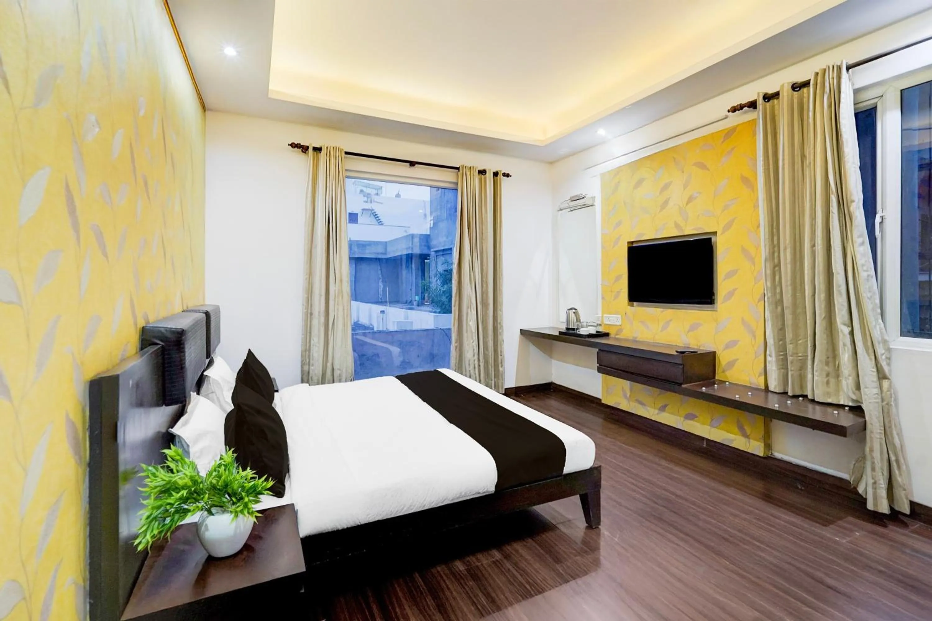 Bedroom, Bed in Super Townhouse Sector 51 Noida Near Metro Station