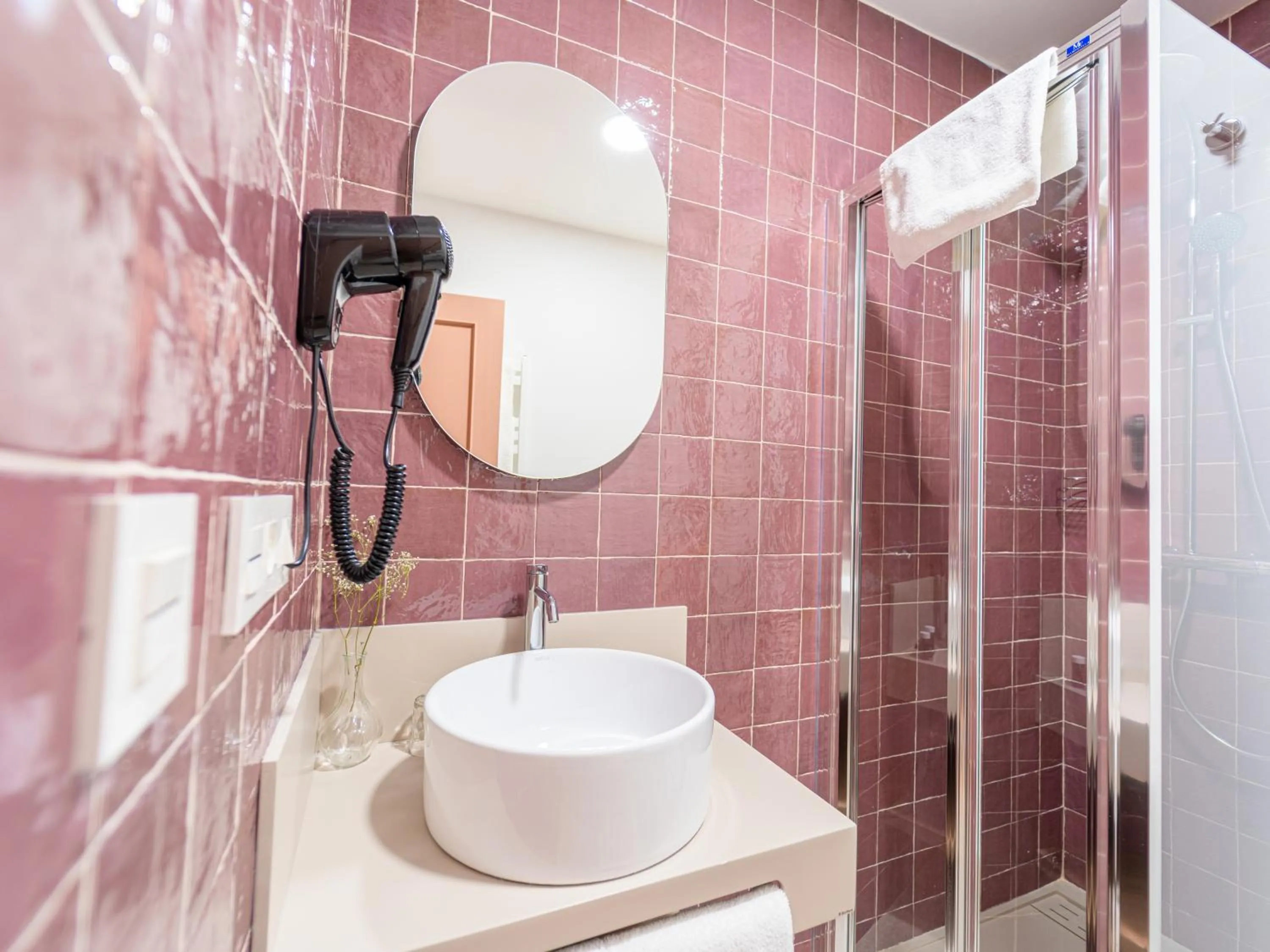 Shower in U-Sense Granada Centro