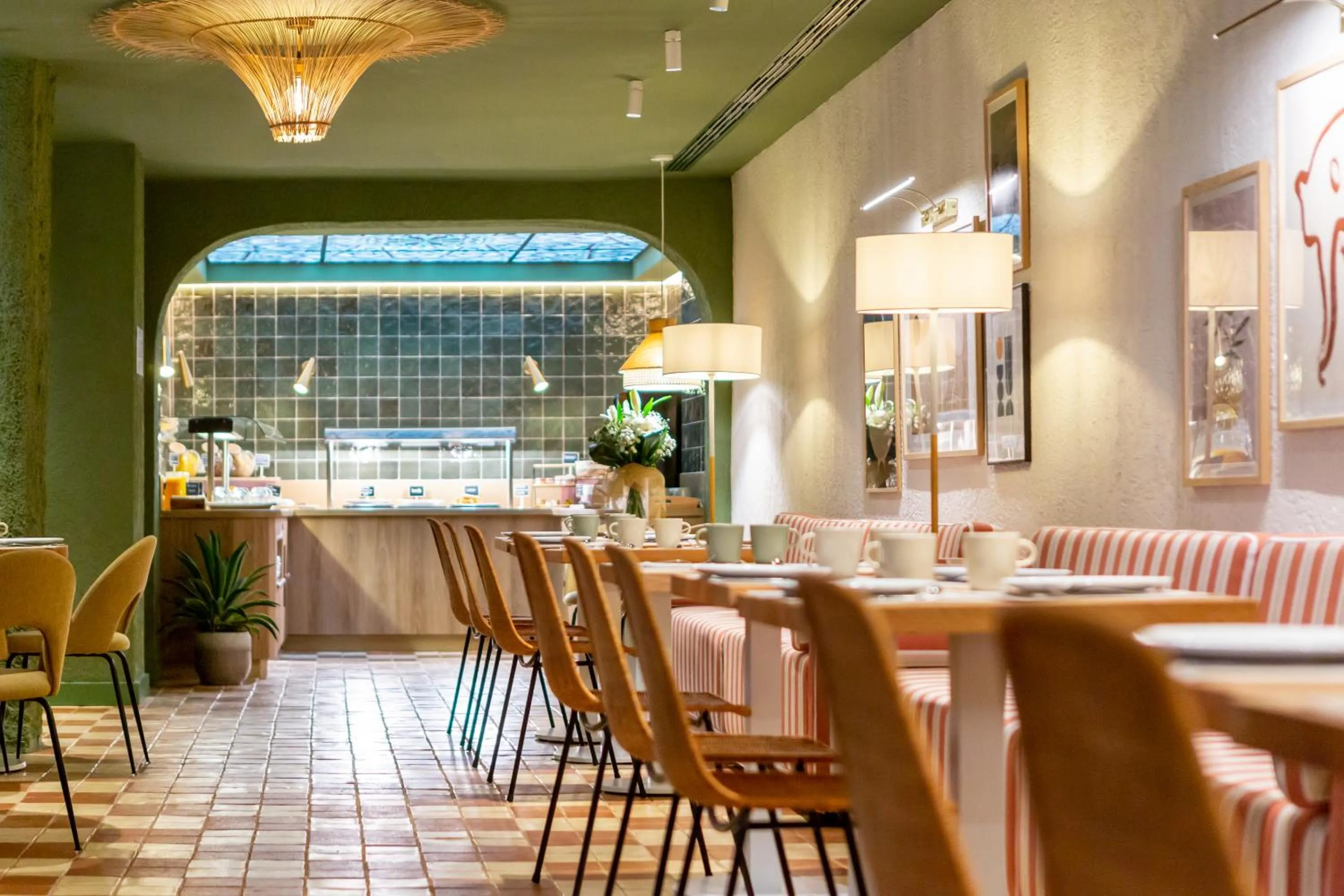 Restaurant/places to eat in U-Sense Granada Centro