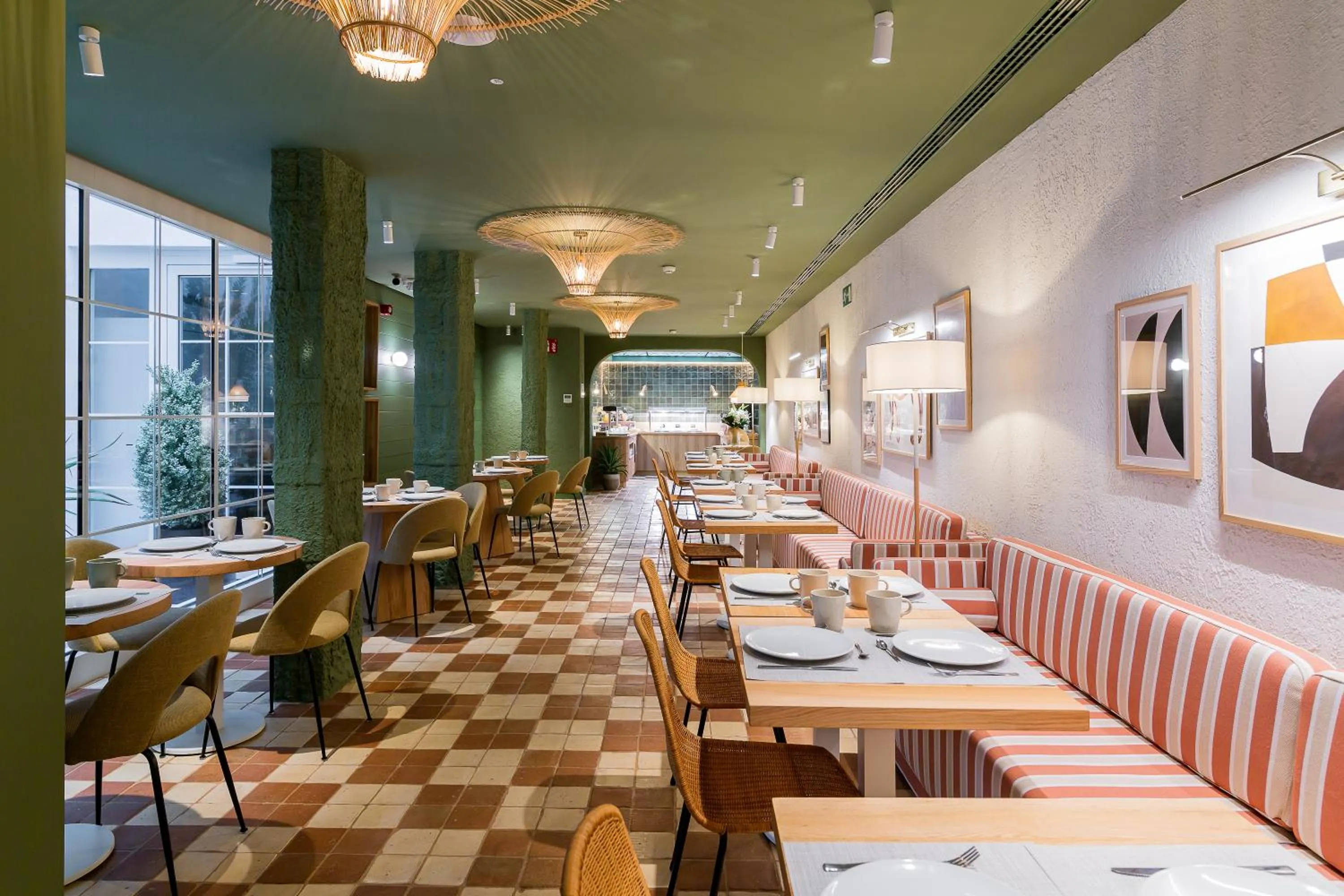 Restaurant/places to eat in U-Sense Granada Centro