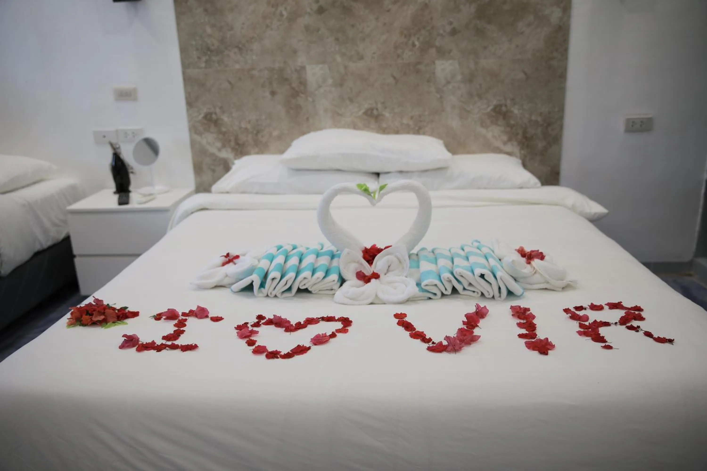 Bed in 버진 아일랜드 리조트 Virgin Island Resort Restaurant & Spa