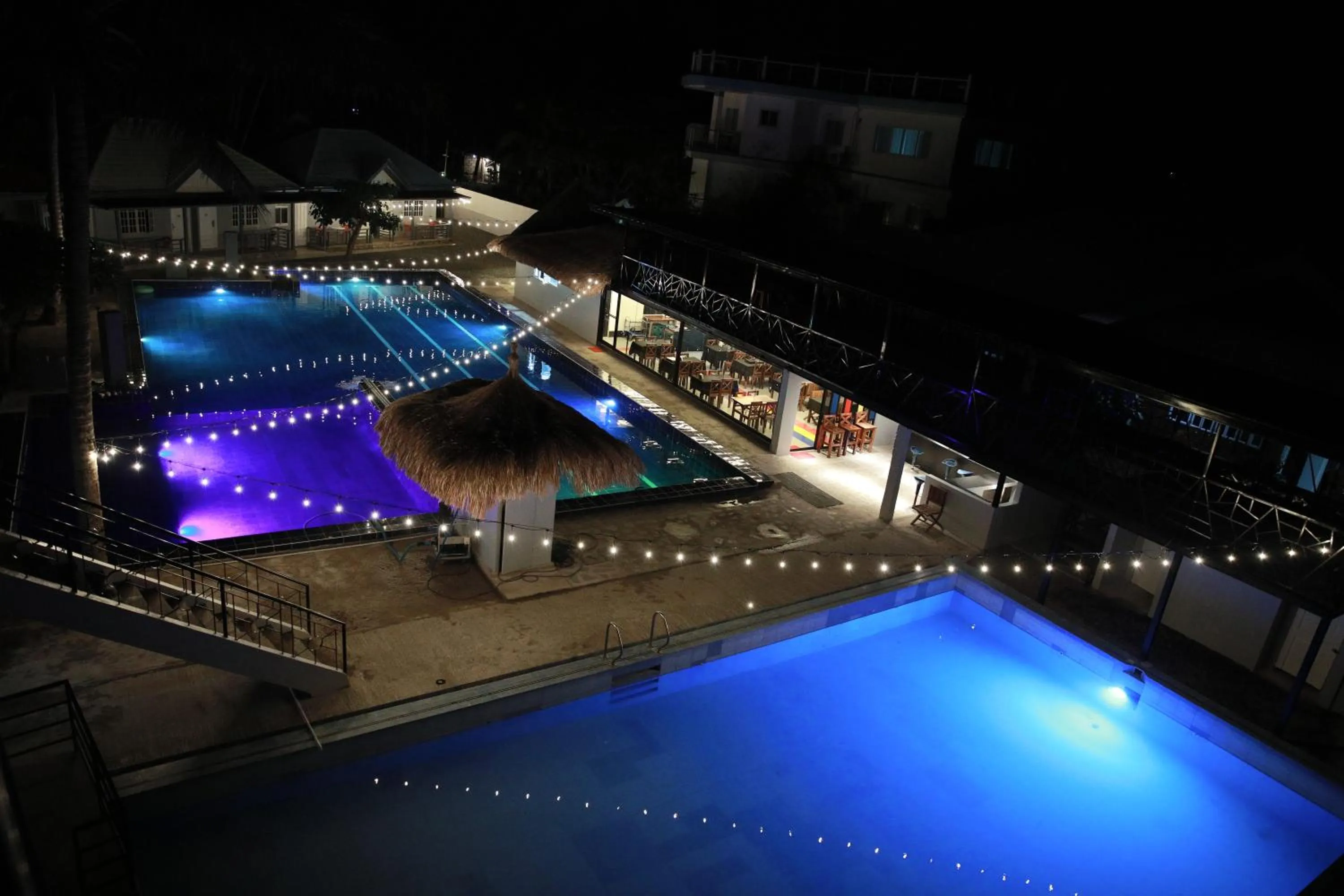 Night in 버진 아일랜드 리조트 Virgin Island Resort Restaurant & Spa