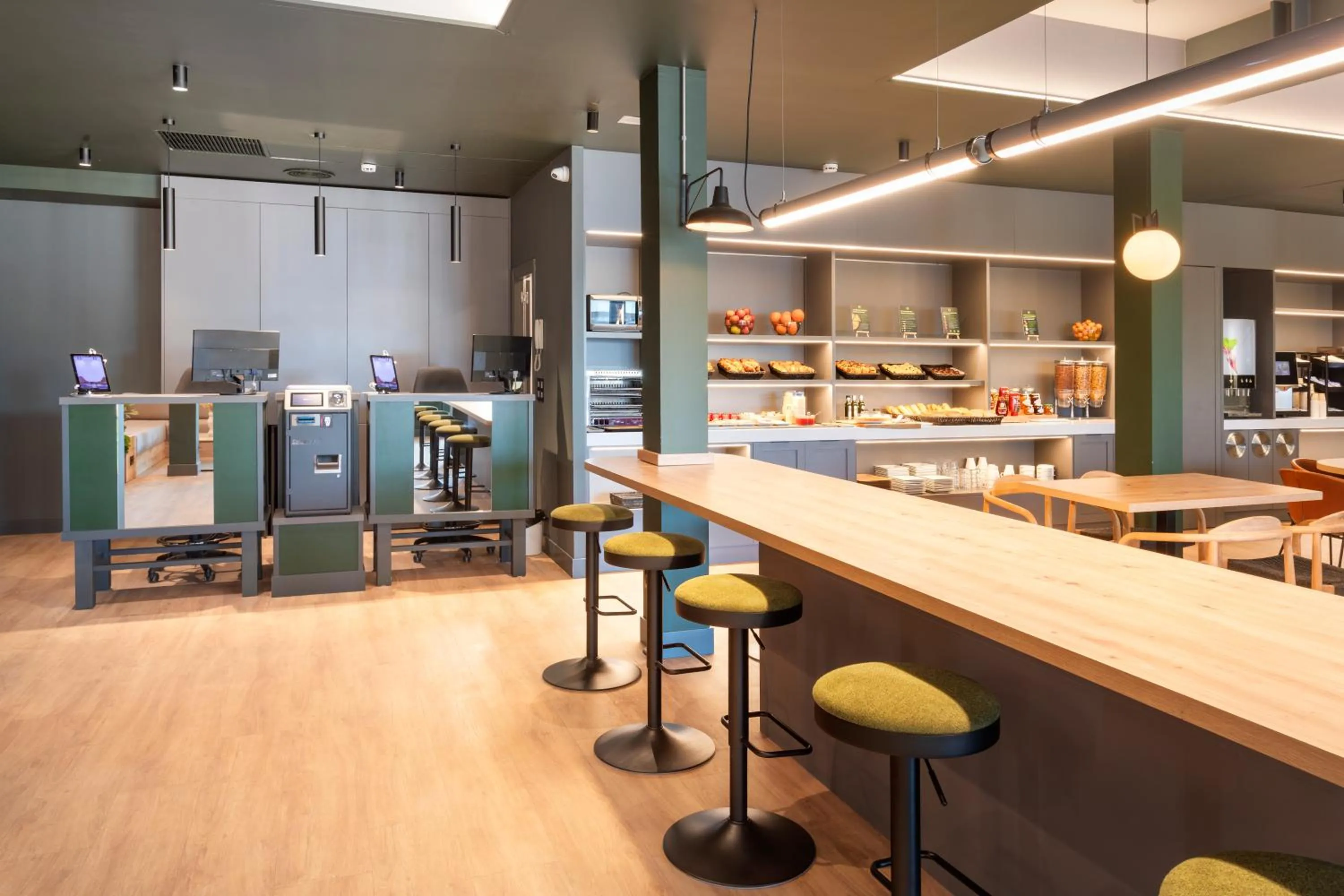 Restaurant/places to eat in B&B HOTEL Valencia Aeropuerto