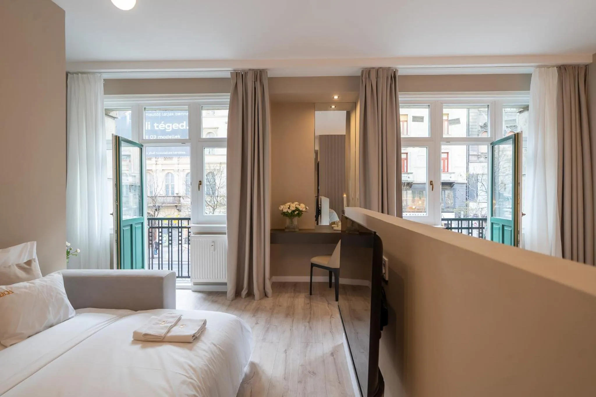 Photo of the whole room, Bed in Karoly Boutique Suites, Best Location by BQA