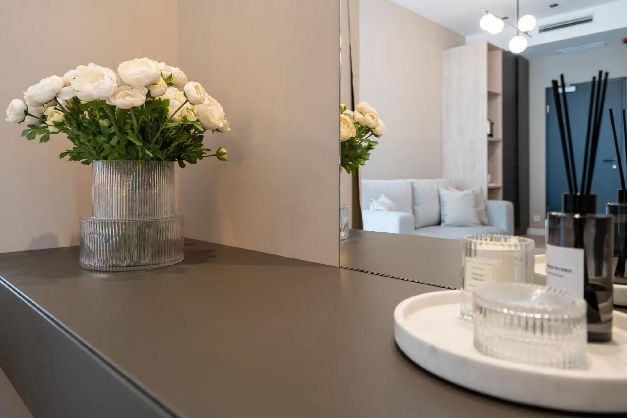 Seating area in Karoly Boutique Suites, Best Location by BQA