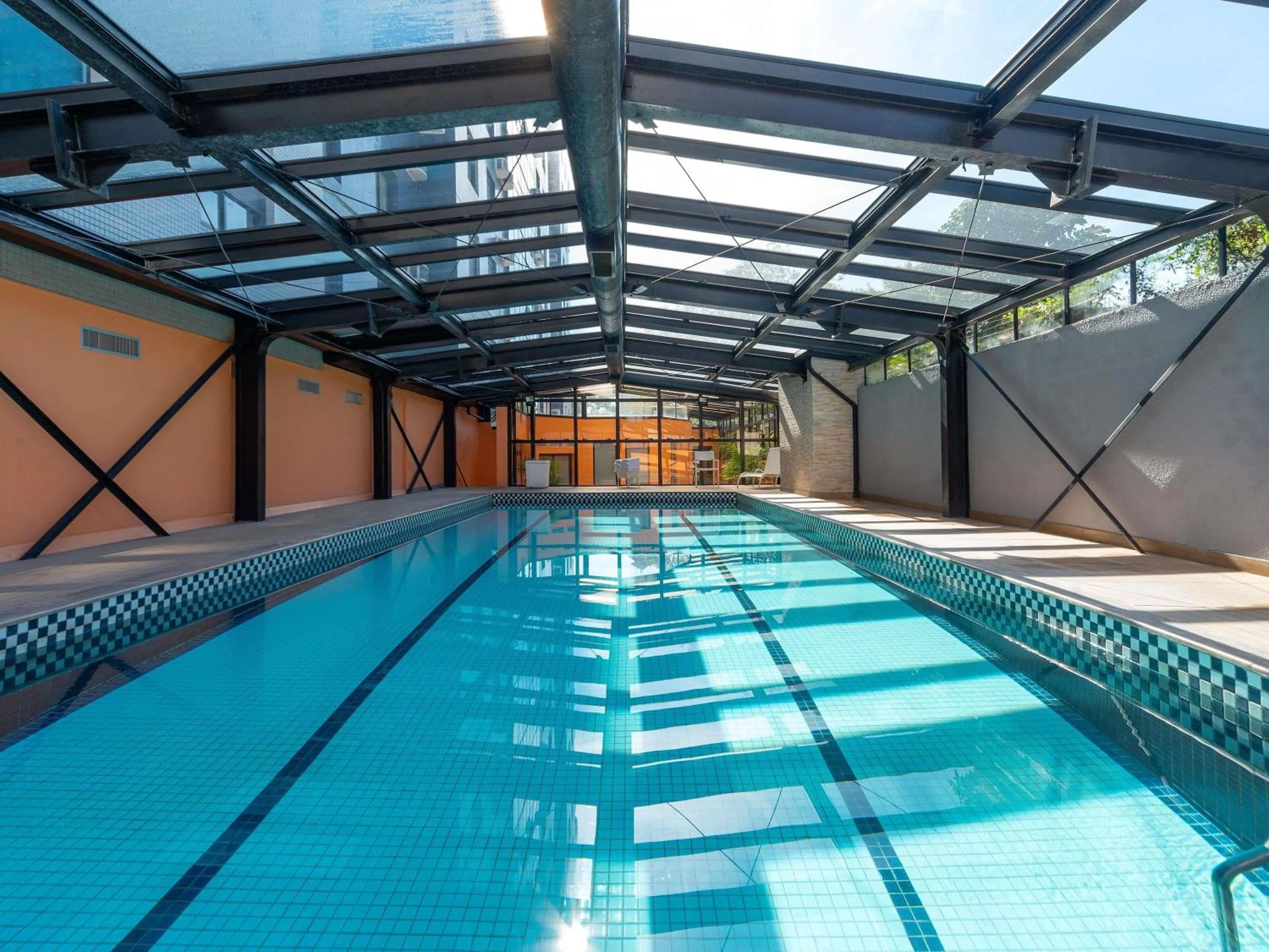 Pool view in Manhattan Porto Alegre by Mercure - 5 minutos do Hospital Moinhos de Vento