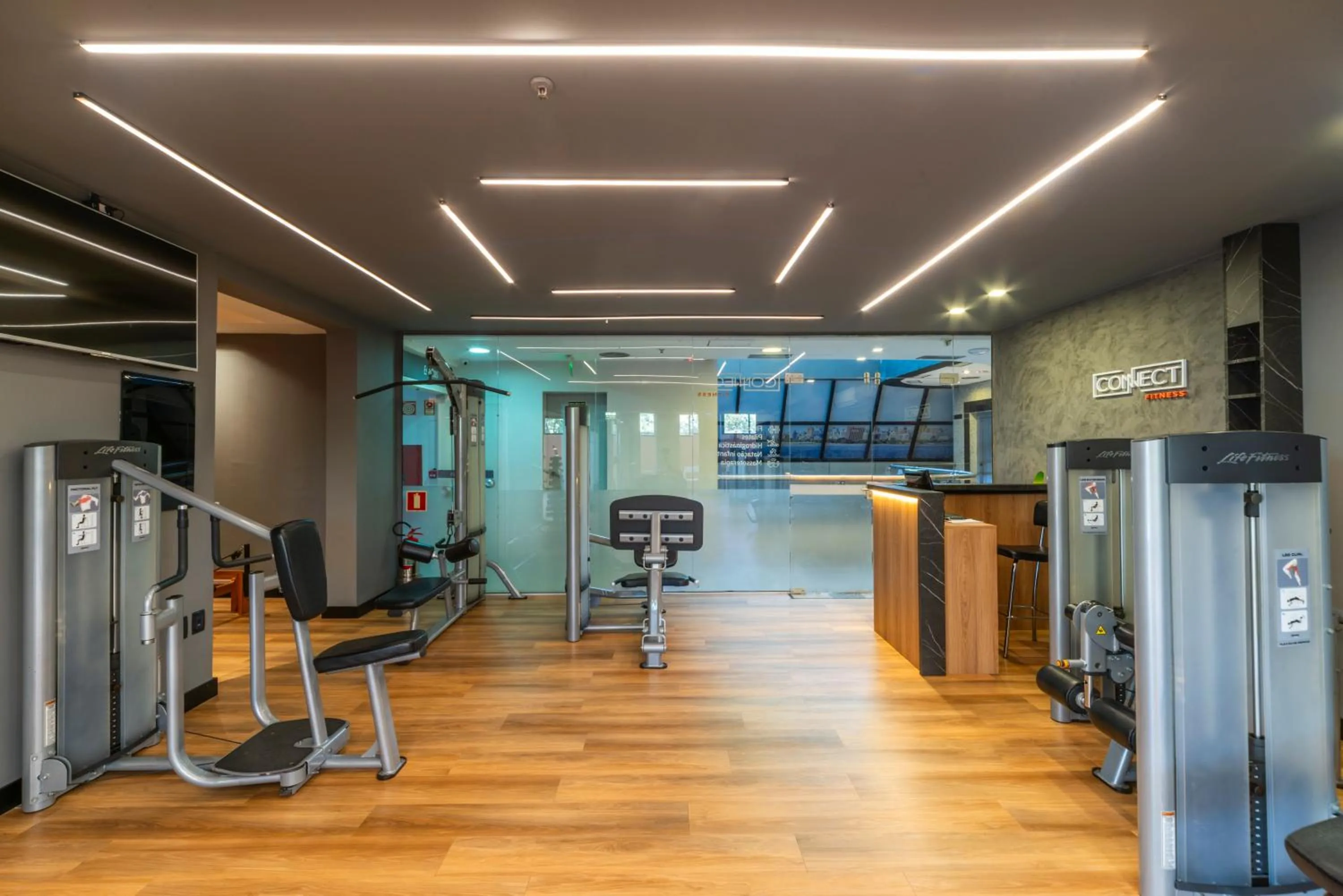Fitness centre/facilities in Manhattan Porto Alegre by Mercure - 5 minutos do Hospital Moinhos de Vento