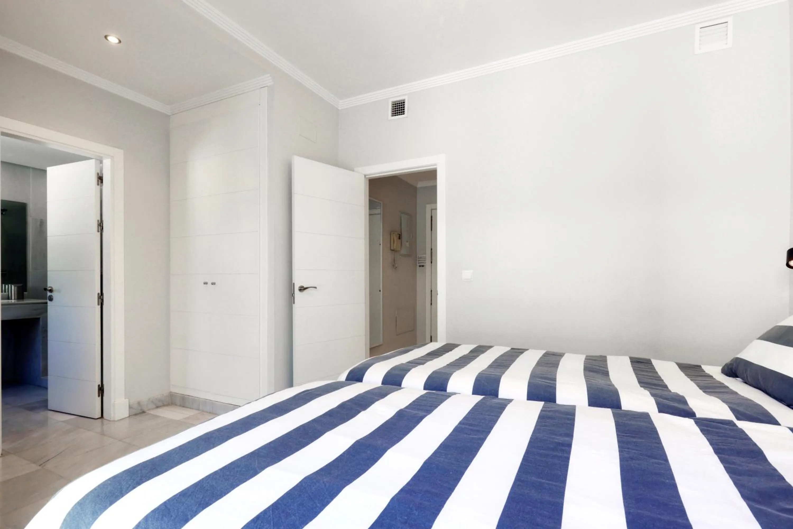 Property building, Bed in Mirador de la Cala