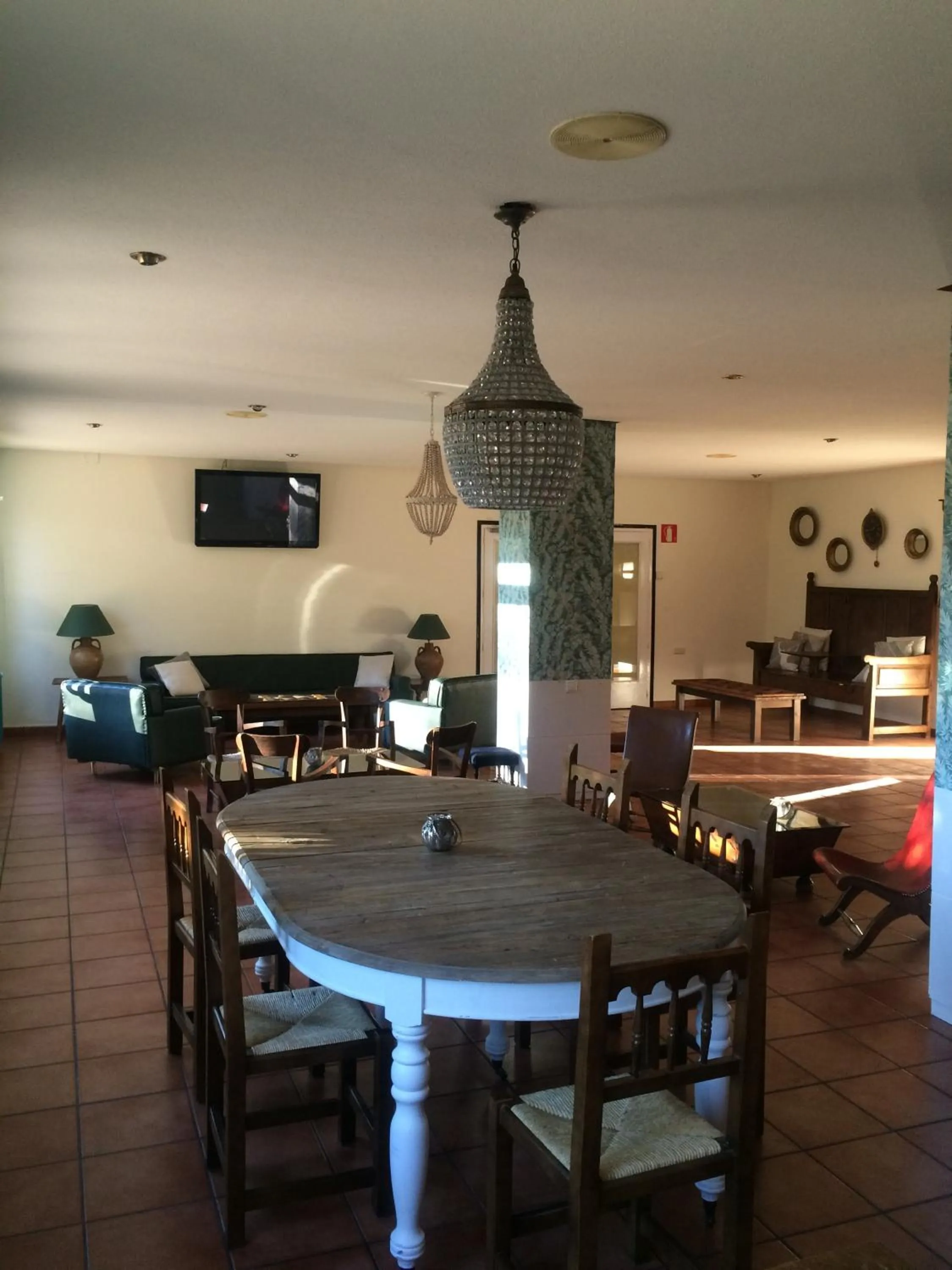 Communal lounge/ TV room in Hotel La Pardina