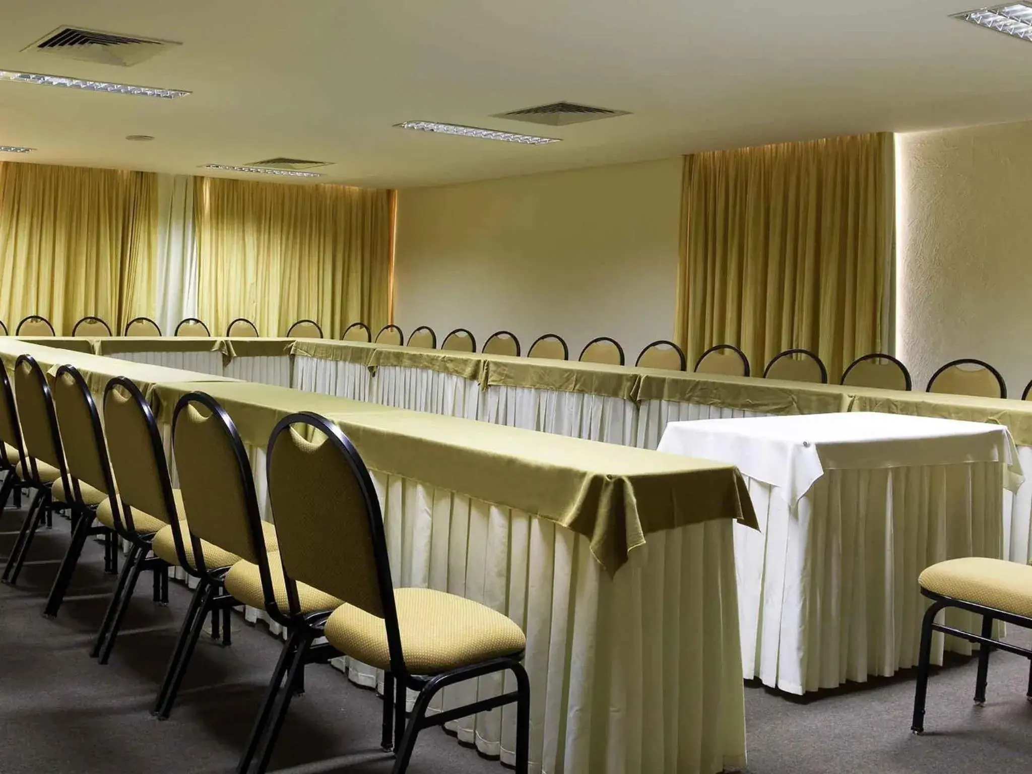 Meeting/conference room in Mercure Recife Navegantes Meeting/conference room in Mercure Recife Navegantes