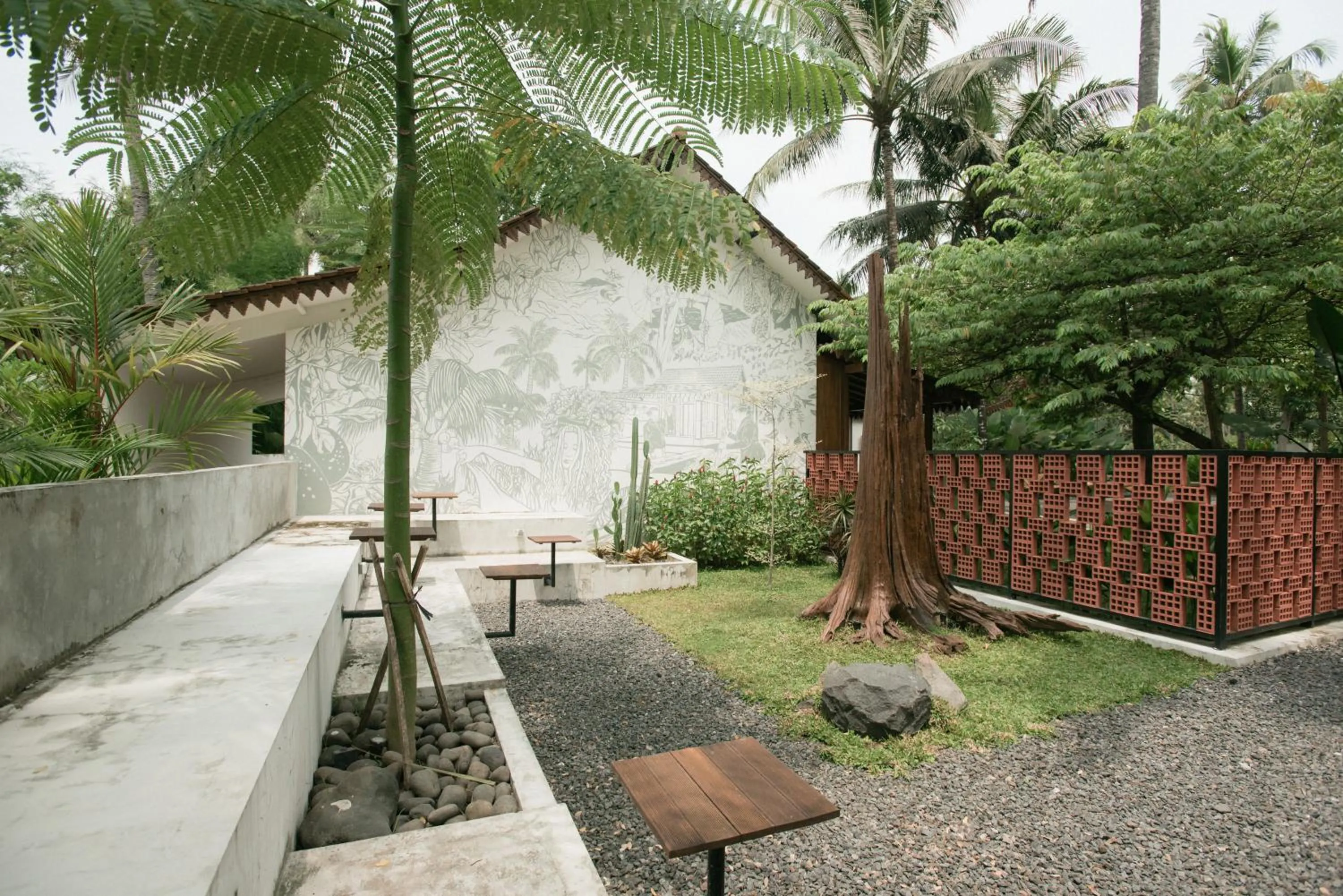 Restaurant/places to eat in LAYANA FARMSTAY