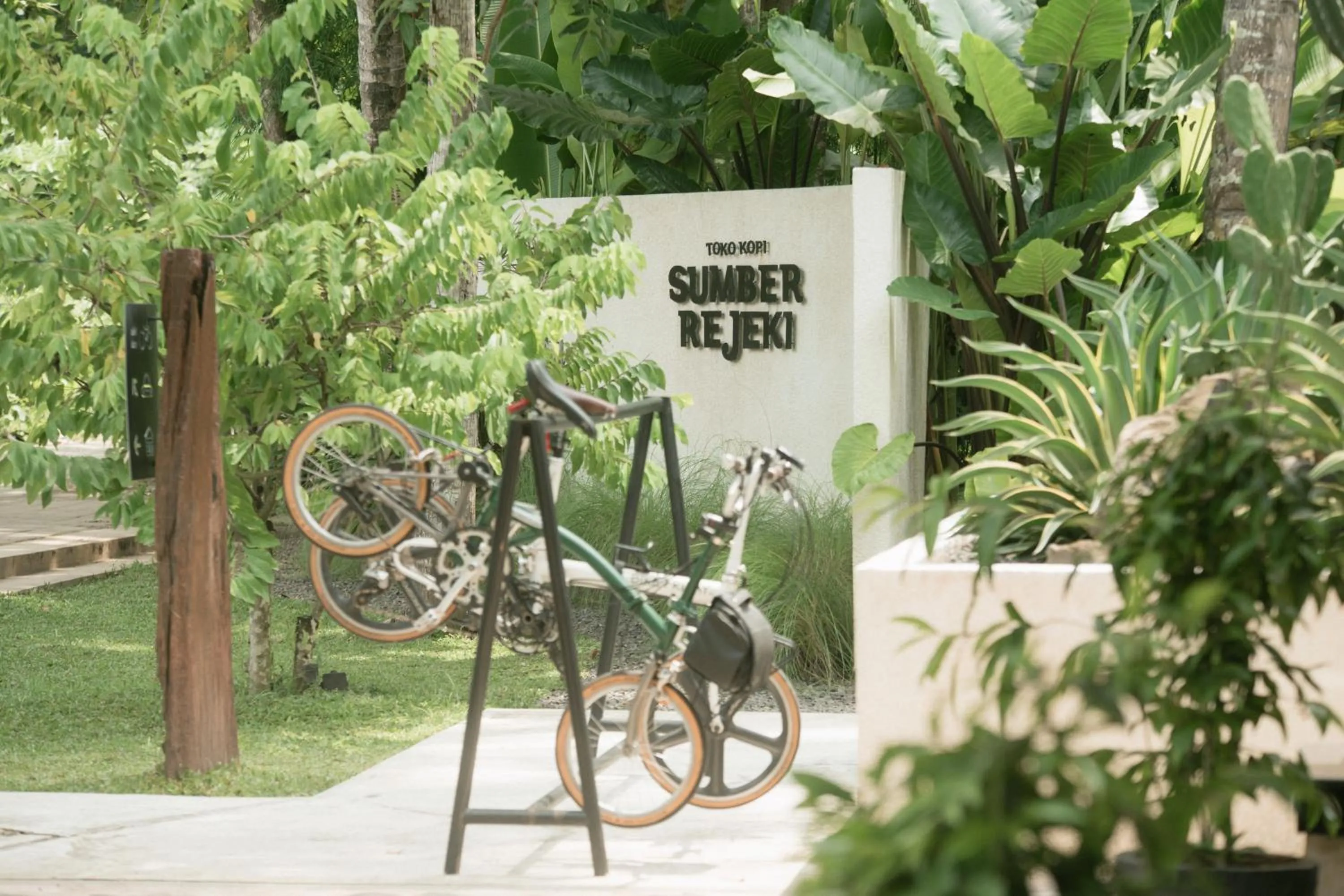 Restaurant/places to eat in LAYANA FARMSTAY