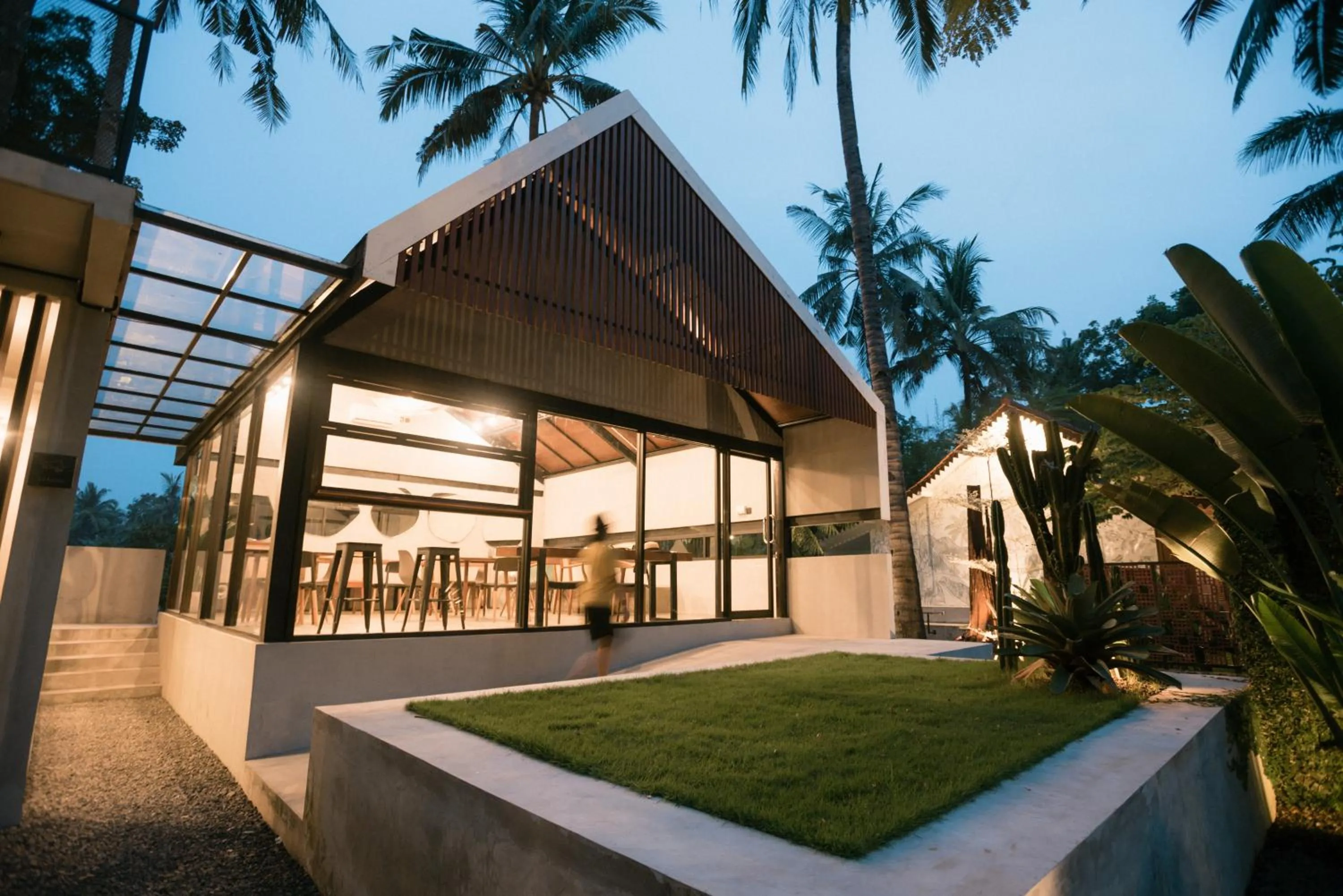 Restaurant/places to eat in LAYANA FARMSTAY