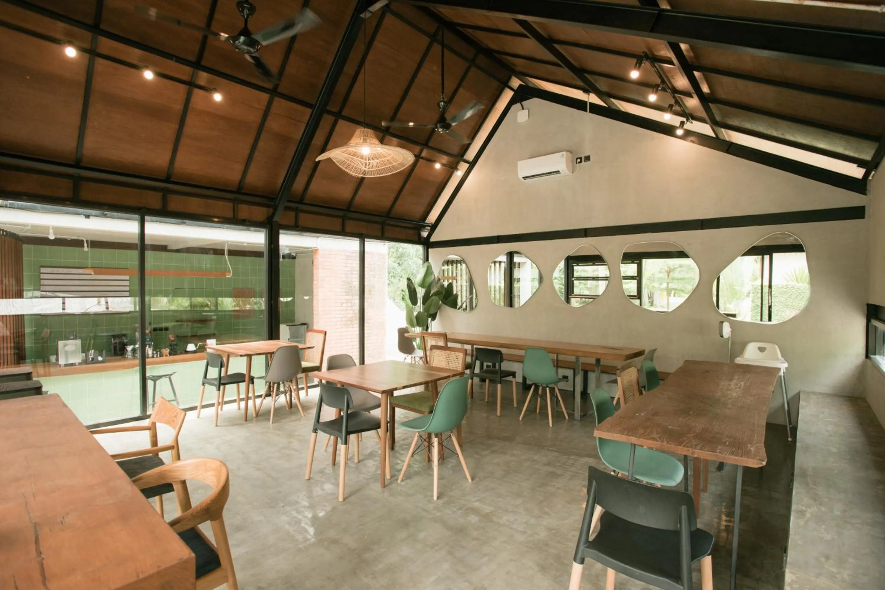Restaurant/places to eat in LAYANA FARMSTAY