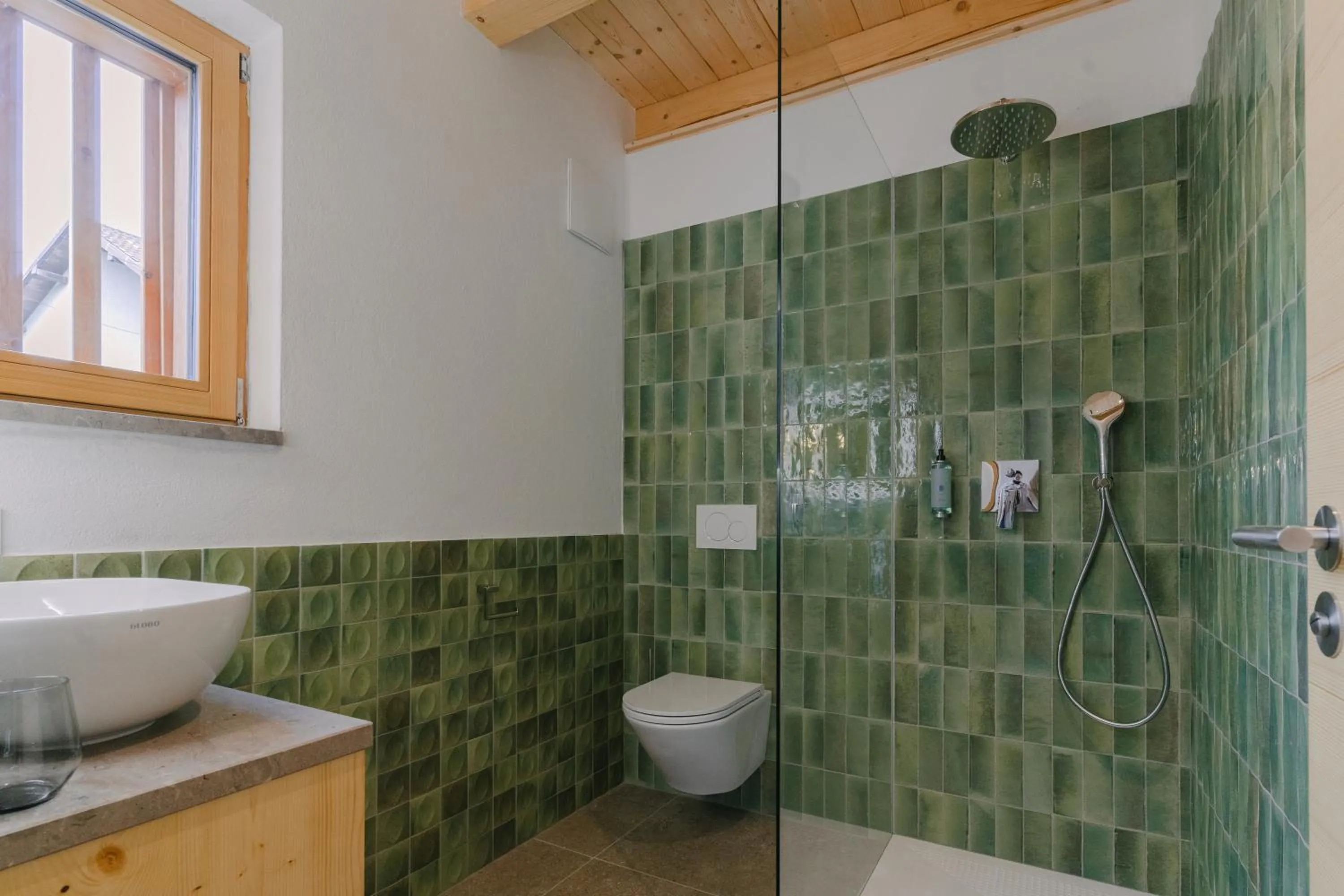 Shower in PIRA HOTEL