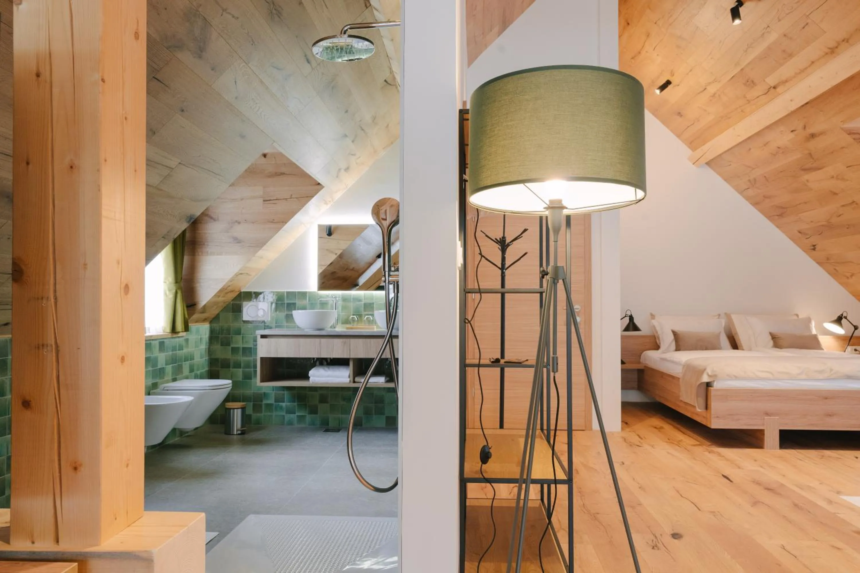 Hot Tub, Bed in PIRA HOTEL