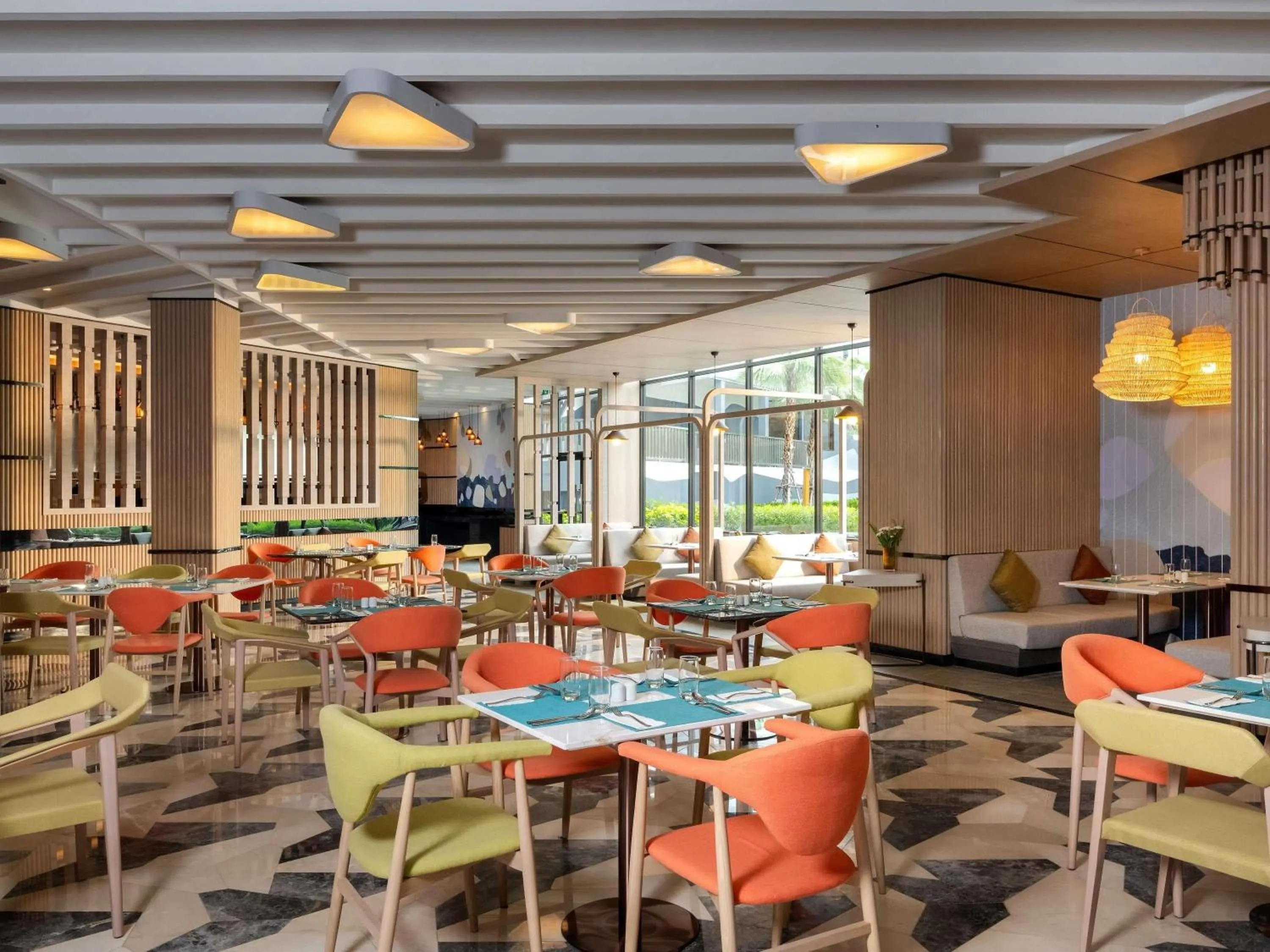 Restaurant/places to eat in Novotel Rayong Star Convention Centre