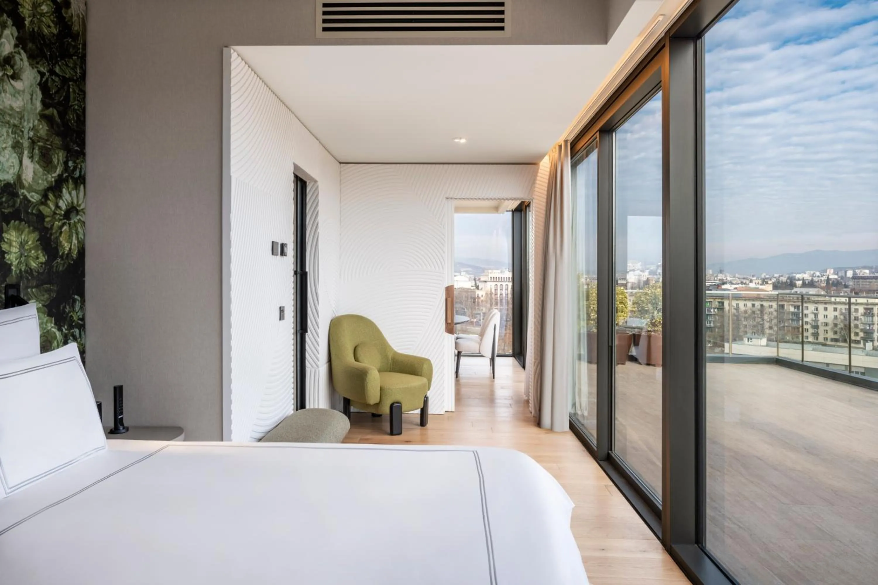 Bed in Swissôtel Tbilisi