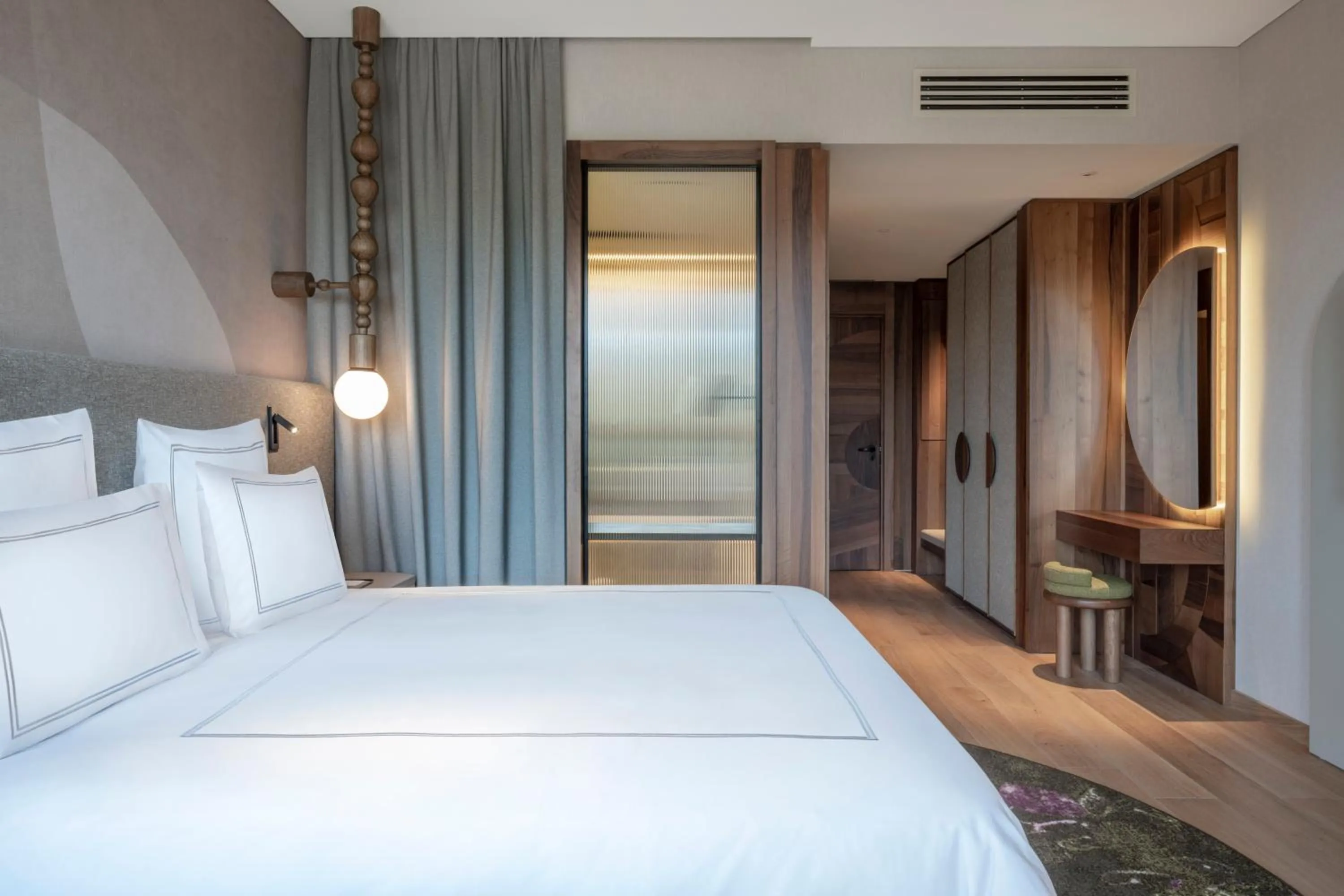 Bed in Swissôtel Tbilisi