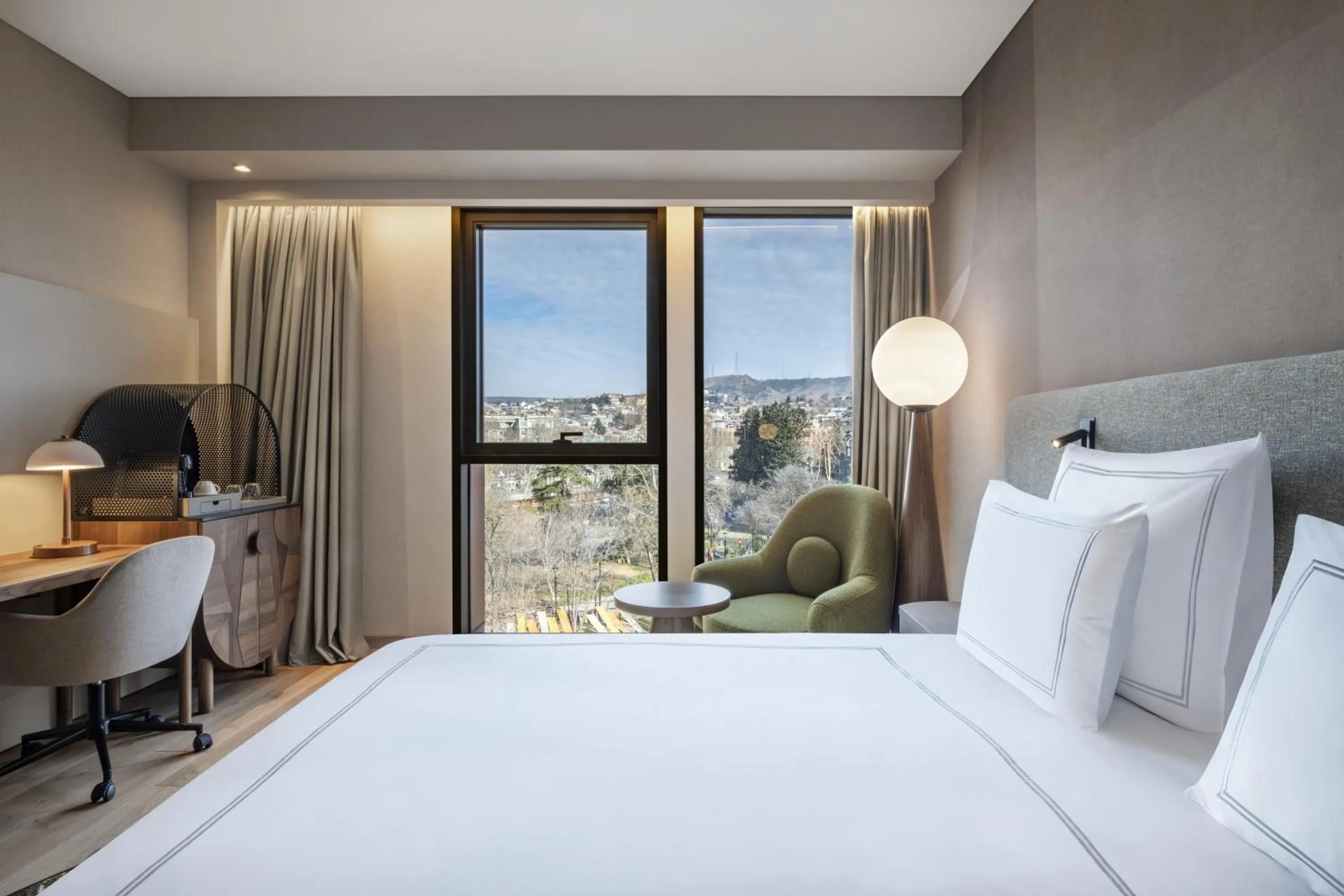 Bed in Swissôtel Tbilisi