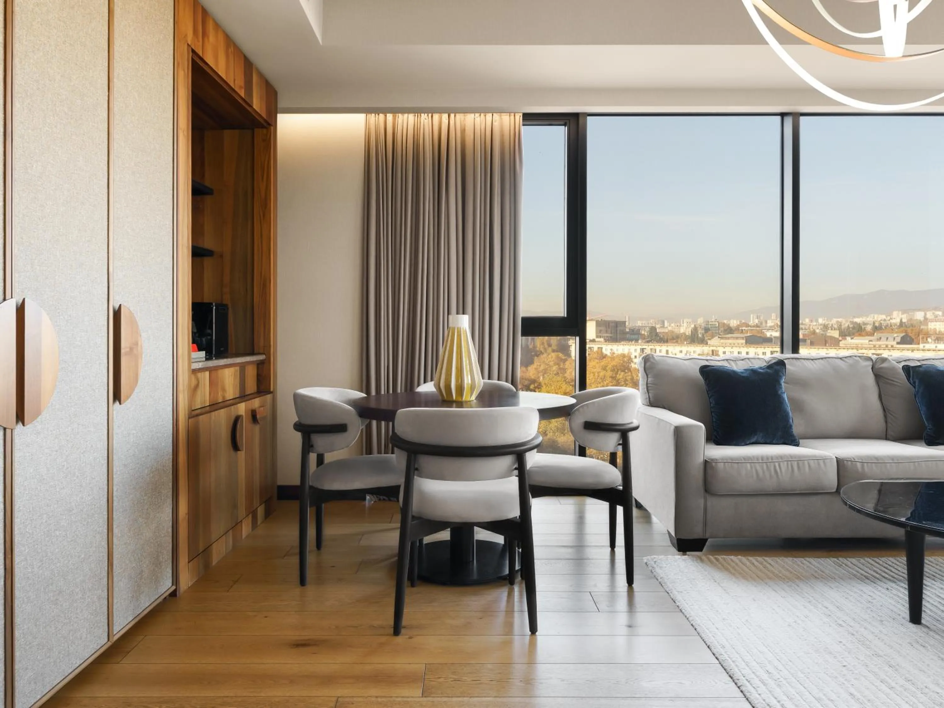 Living room in Swissôtel Tbilisi