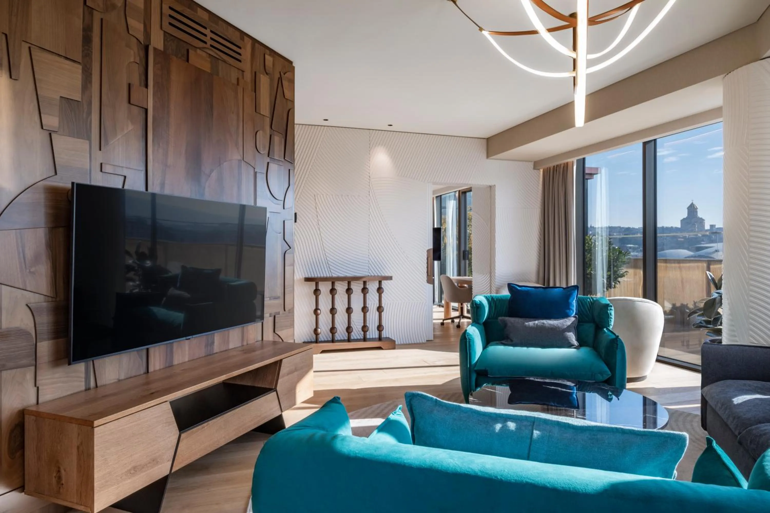 Communal lounge/ TV room in Swissôtel Tbilisi