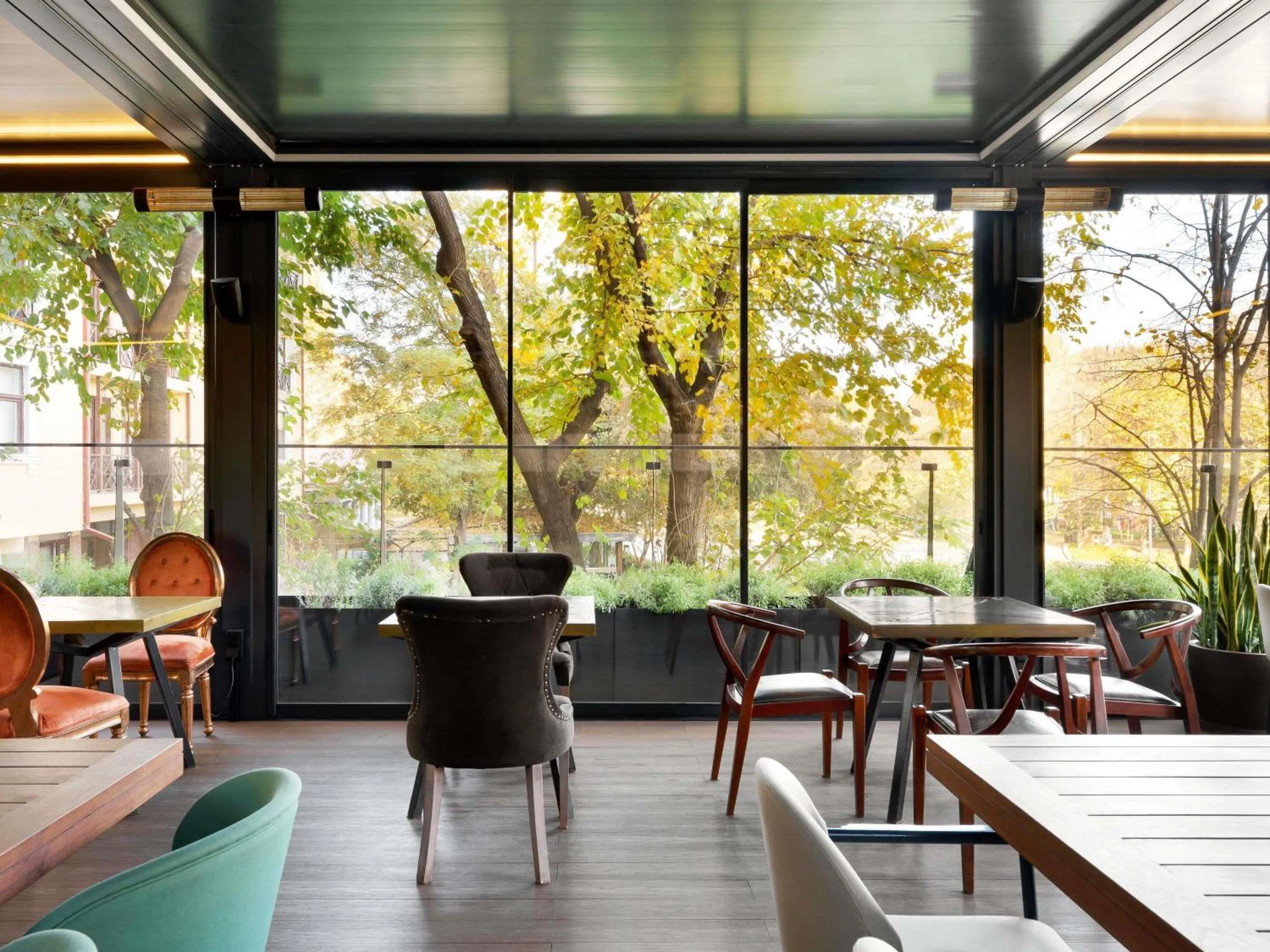 Lounge or bar in Swissôtel Tbilisi